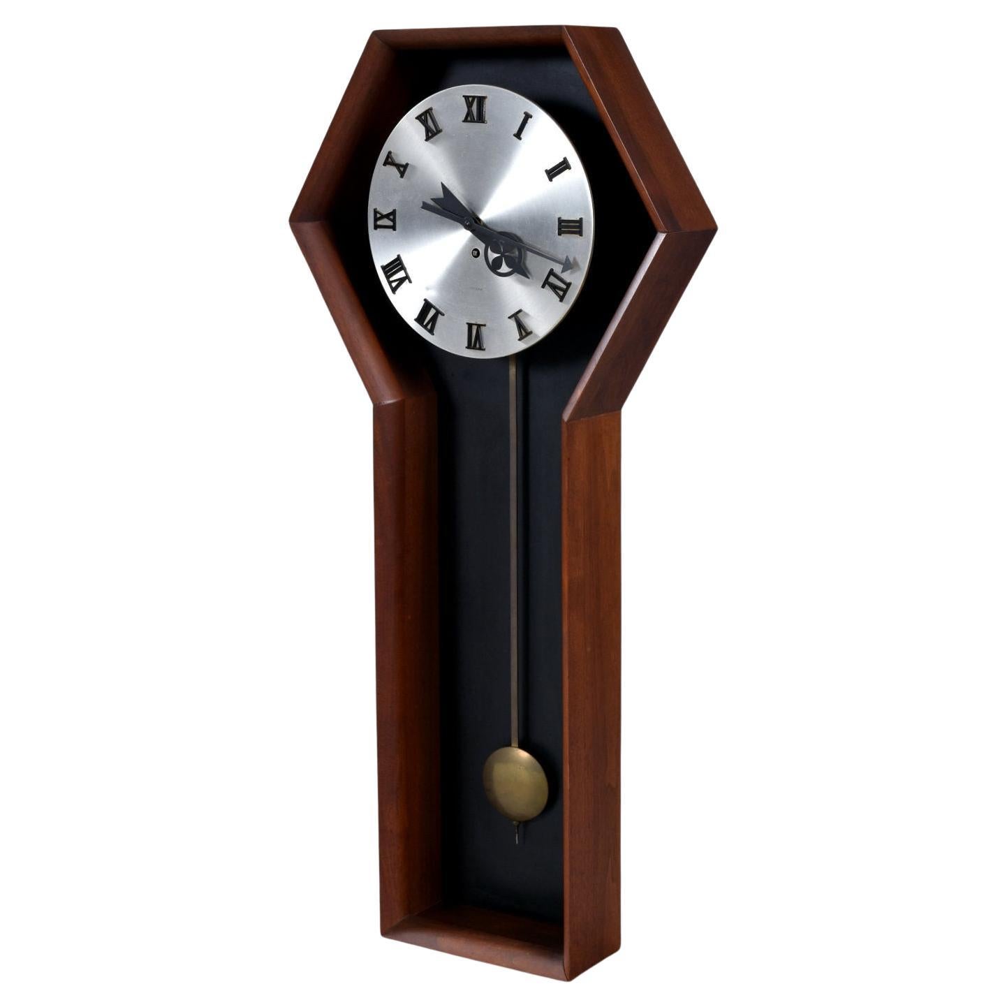 Arthur Umanoff für Howard Miller Model 557 Serviced Meridian Wanduhr im Angebot