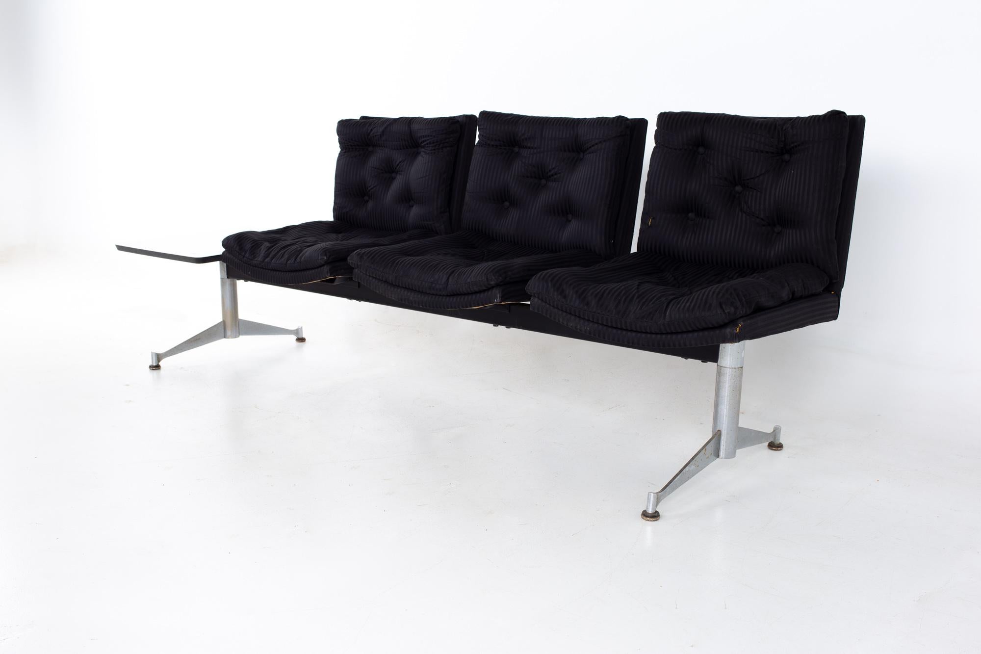 Arthur Umanoff pour Madison Furniture Banc assis modulaire du milieu du siècle dernier
Le banc mesure : 87.5 de large x 25 de profond x 32 de haut, avec une hauteur d'assise de 20 pouces

Tous les meubles peuvent être obtenus dans ce que nous