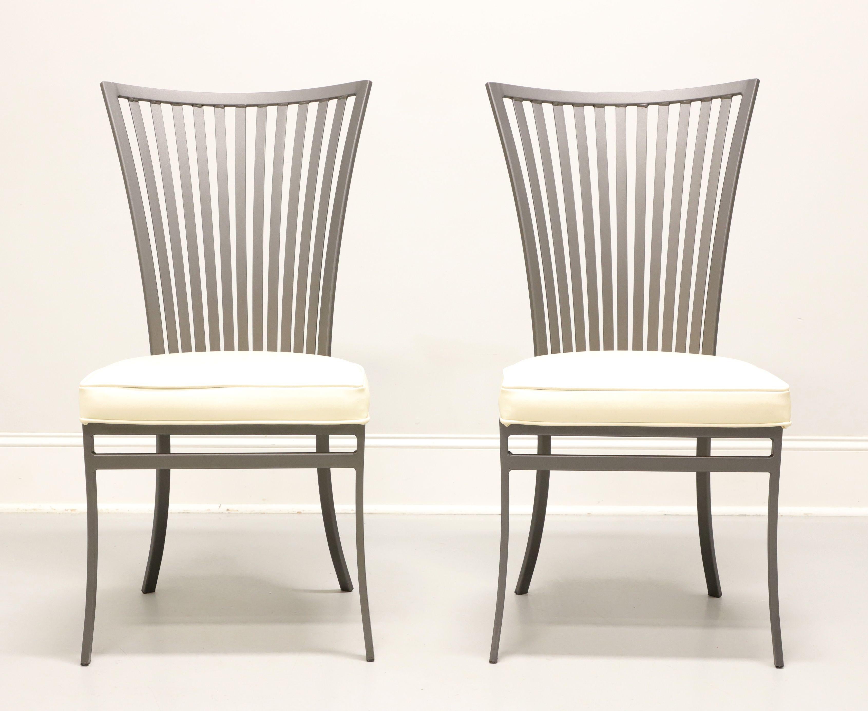 Mid-Century Modern Paire de chaises de salle à manger en acier moderne ARTHUR UMANOFF pour Shaver-Howard, MCM en vente