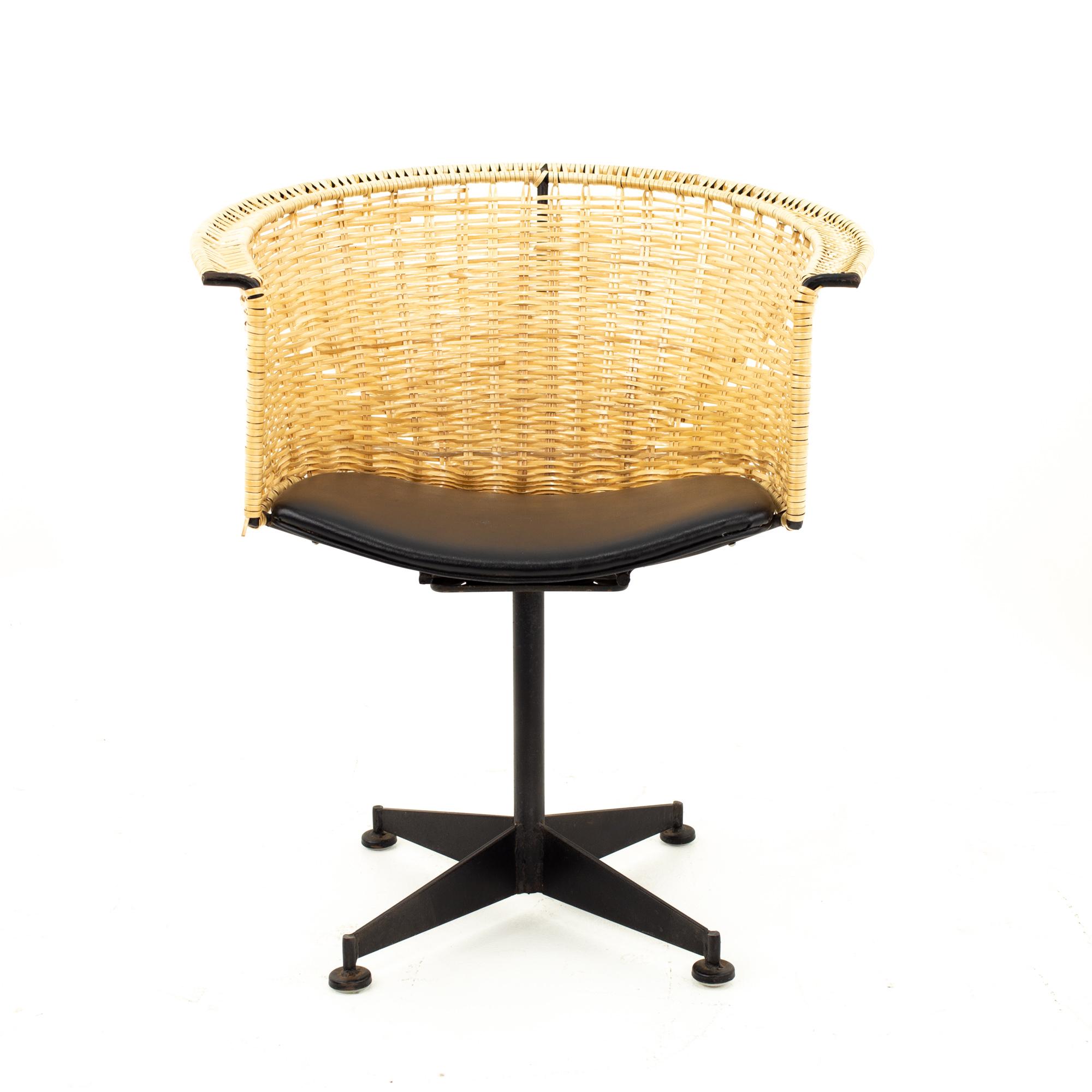 Mid-Century Modern Arthur Umanoff for Shaver Howard Midcentury Iron and Vinyl Wicker Chairs, Four