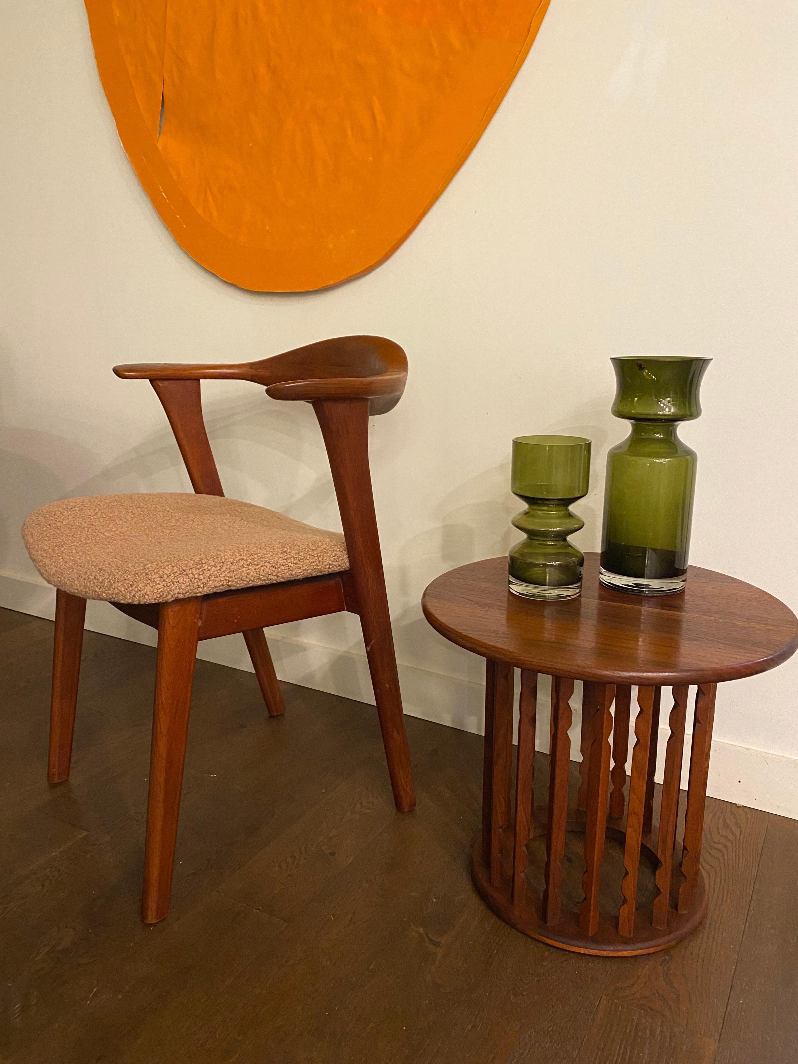 Arthur Umanoff for Washington Woodcraft Walnut Side Table For Sale 3