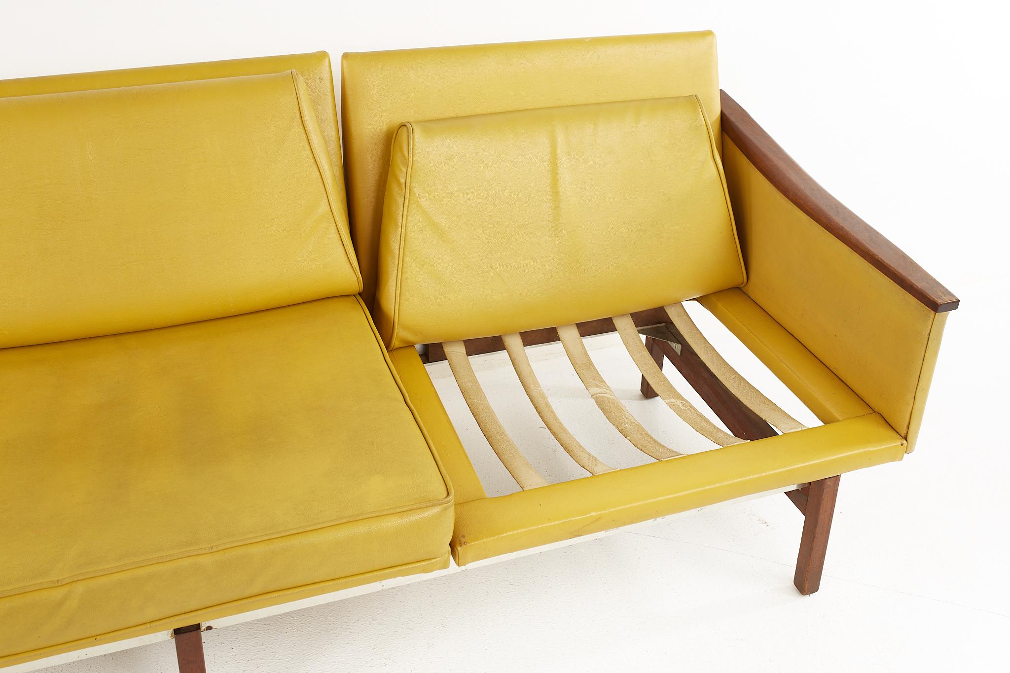 Arthur Umanoff Mid Century 3 Seat Sofa In Good Condition For Sale In Countryside, IL