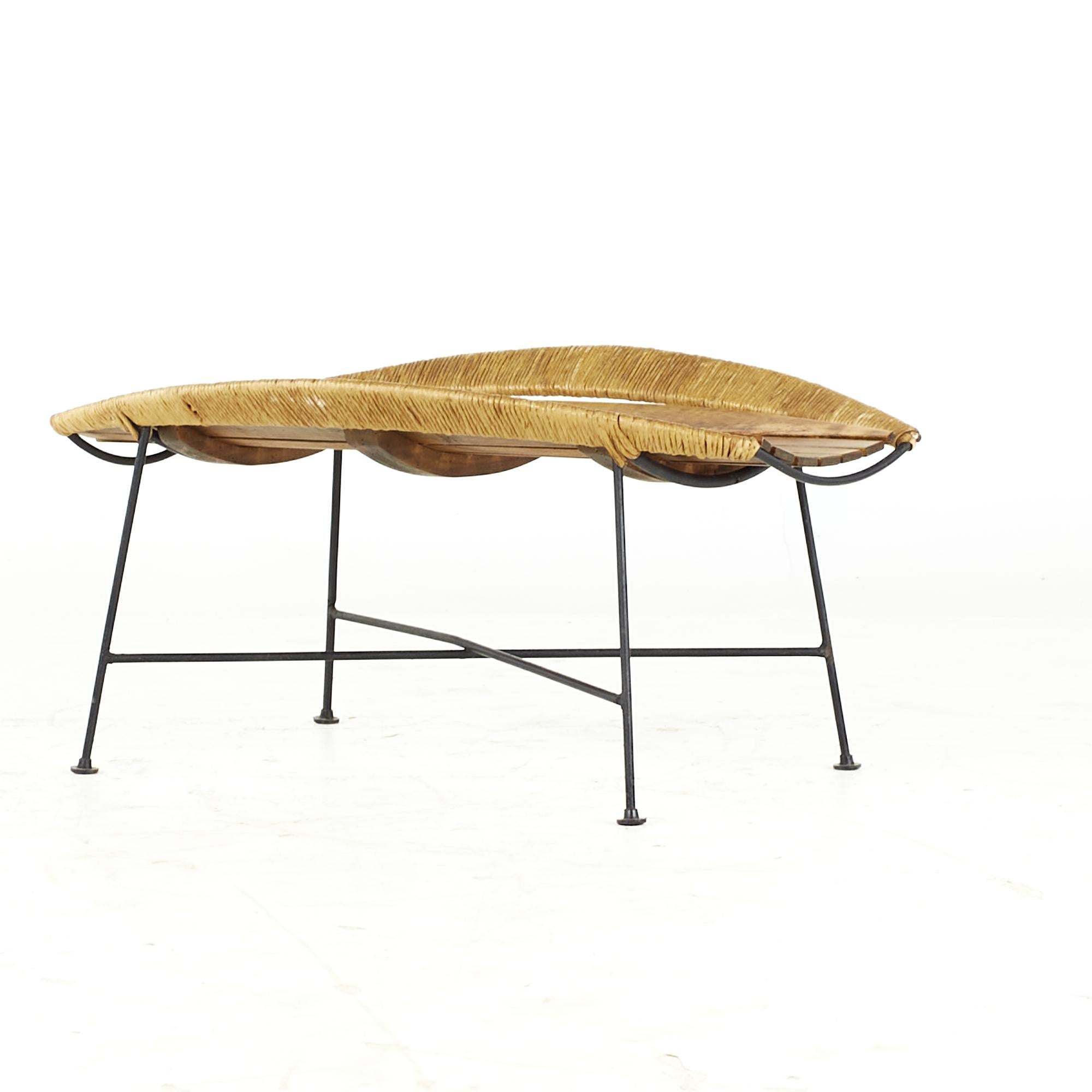 Mid-Century Modern Arthur Umanoff Mid Century Iron and Rattan Catchall Table Stool (tabouret de table) en vente