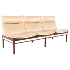 Arthur Umanoff Mid Century Nussbaum und Edelstahl Drei-Sitz Sofa Bank