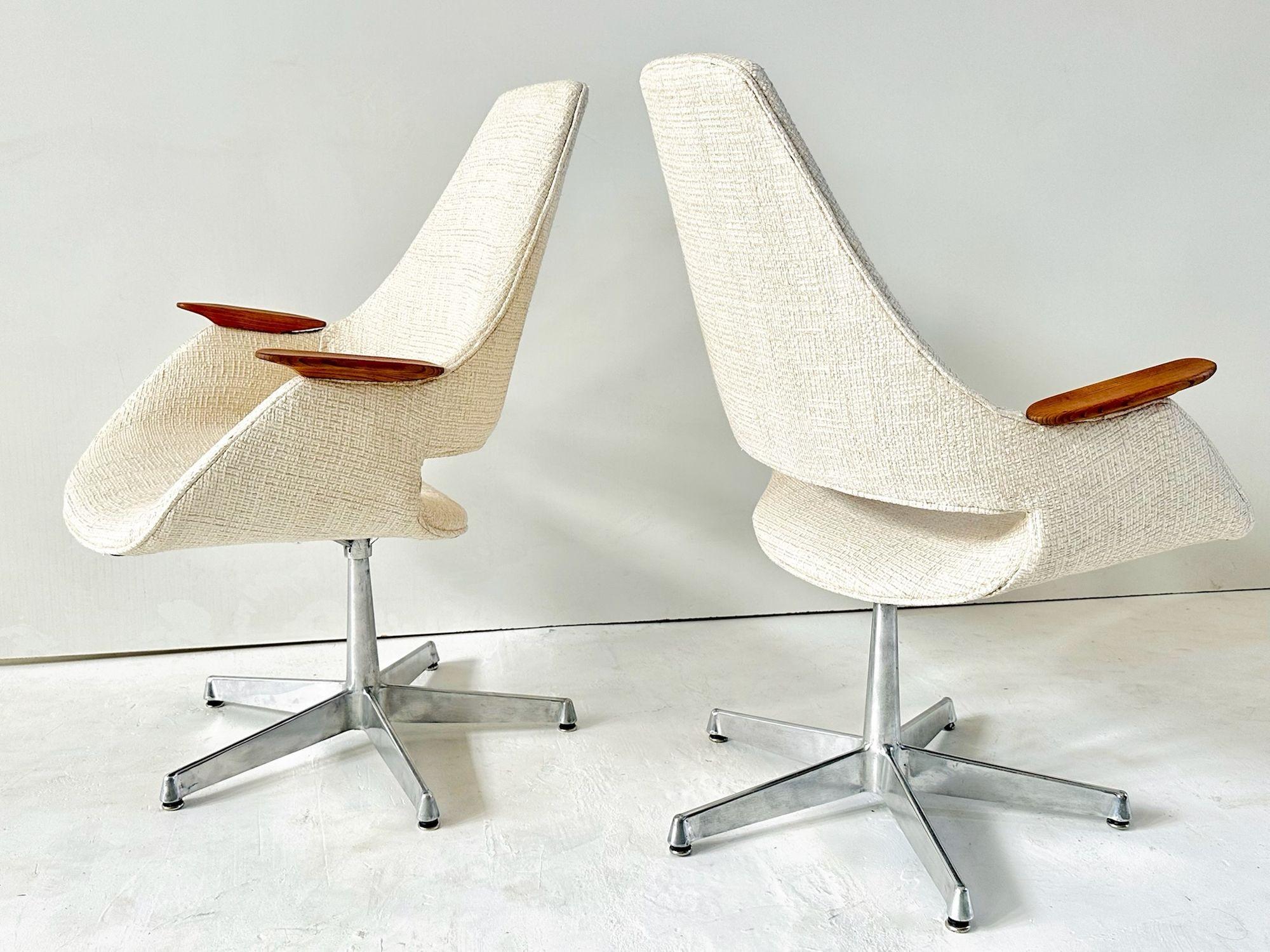 Arthur Umanoff Paar Lounge-/Schreibtischstühle, 1960 im Zustand „Hervorragend“ im Angebot in Chicago, IL