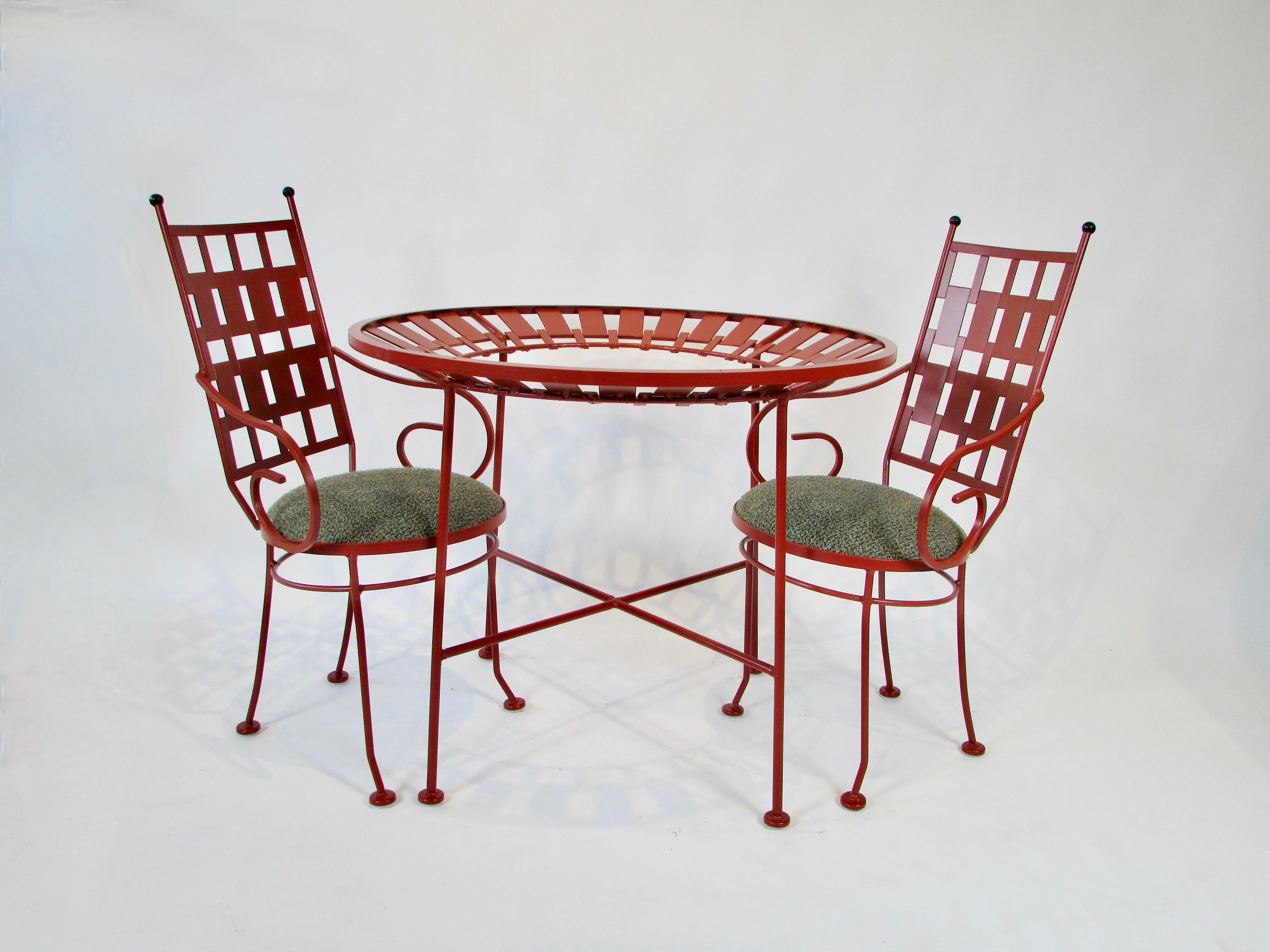 Five piece Arthur Umanoff for Shaver Howard dining set . Two armchairs two side chairs with round table 42