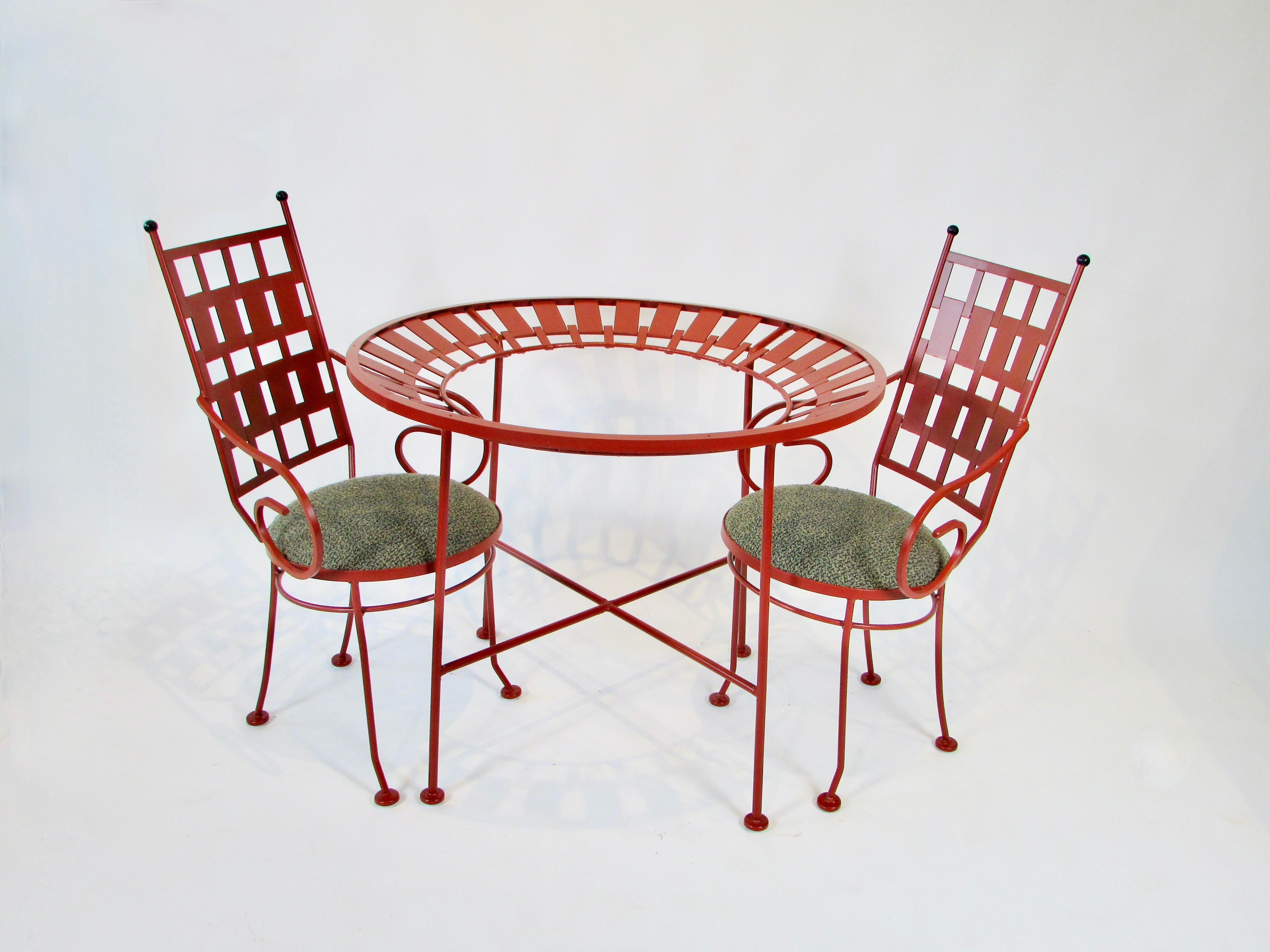 Mid-Century Modern Arthur Umanoff round wrought iron table with four chairs in terra cotta finish For Sale