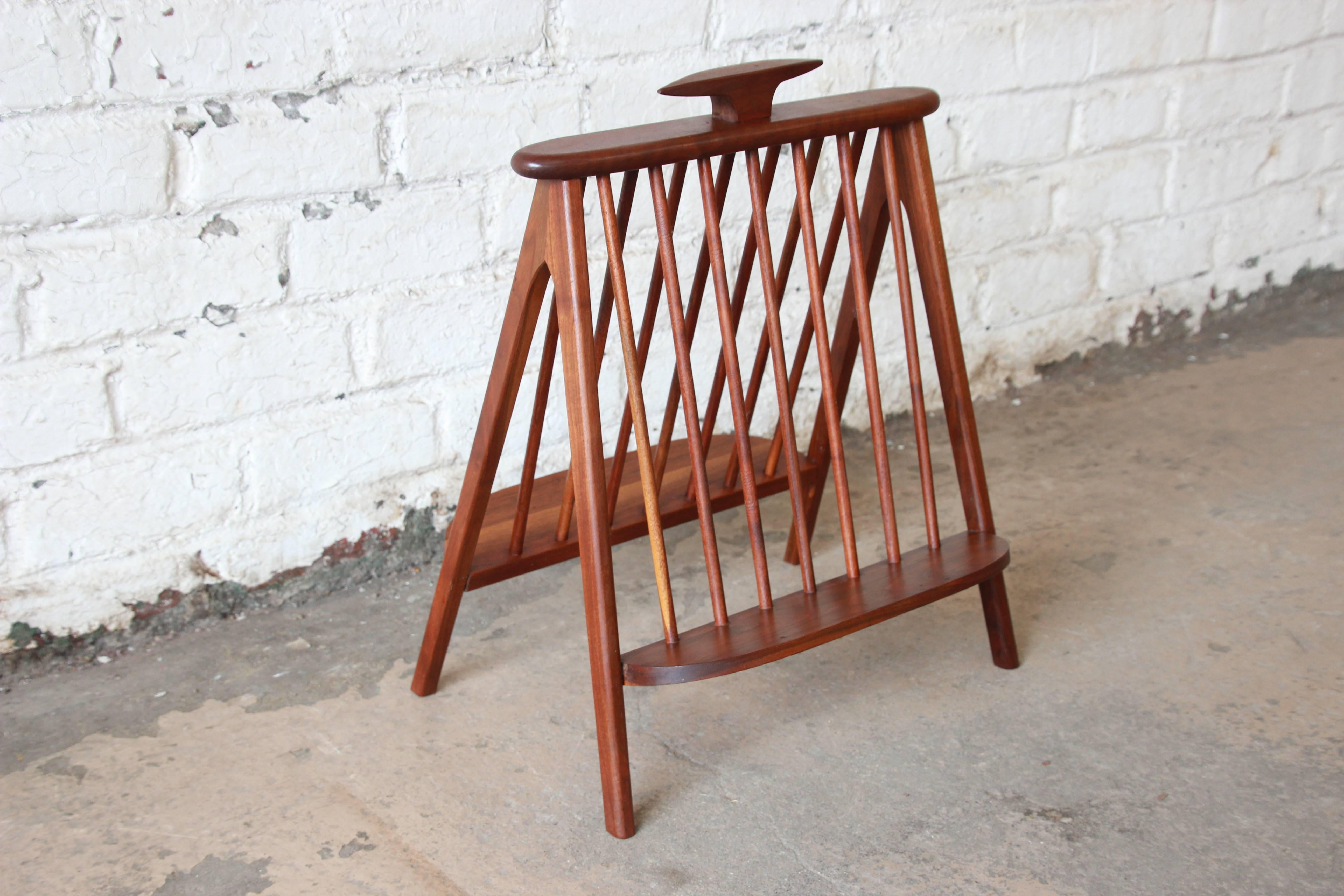 A gorgeous Mid-Century Modern sculpted walnut record holder or magazine rack designed by Arthur Umanoff. The stand features solid walnut construction with gorgeous wood grain. It is sturdy and in very good original vintage condition, with minor wear