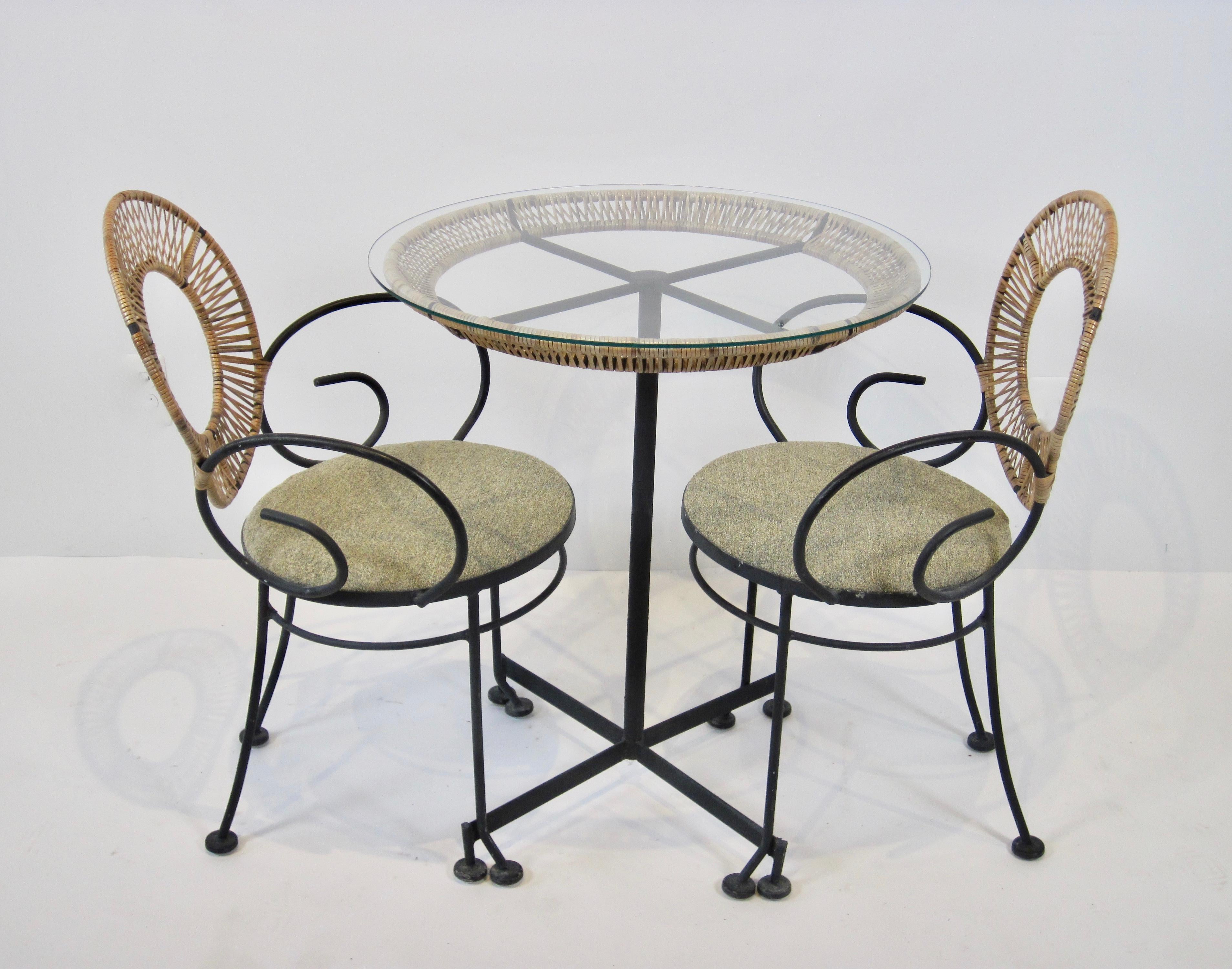 Arthur Umanoff Shaver Howard Bistrotisch und zwei Stühle (Moderne der Mitte des Jahrhunderts) im Angebot