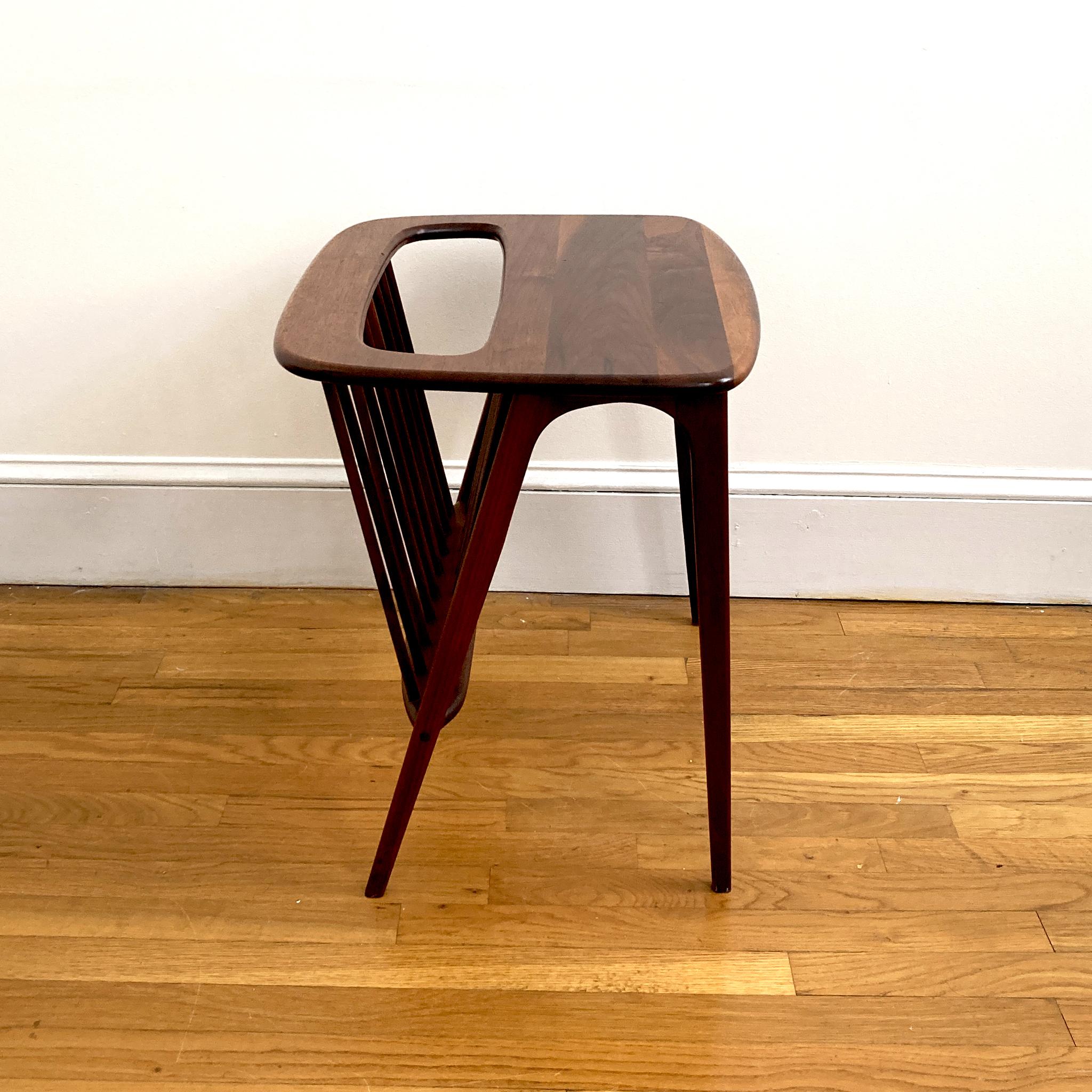 Arthur Umanoff Petite Walnut Side Table with Magazine Rack, 1960s In Good Condition In New York, NY