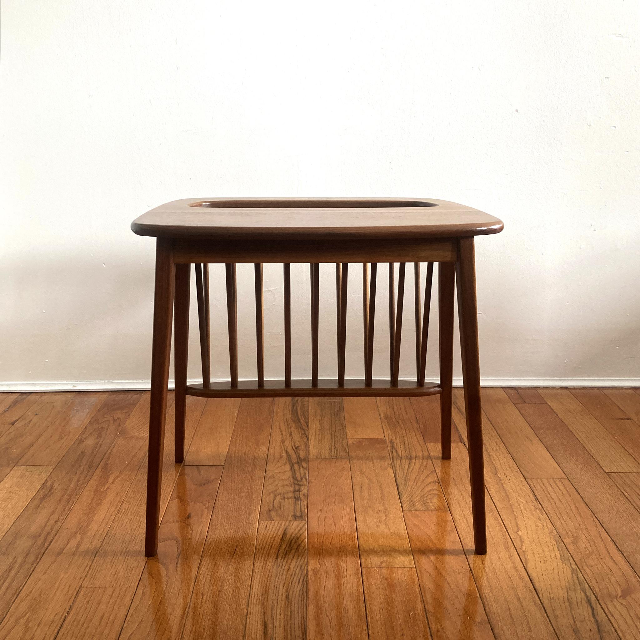 Arthur Umanoff Small Midcentury Walnut Side Table with Magazine Rack In Good Condition In New York, NY