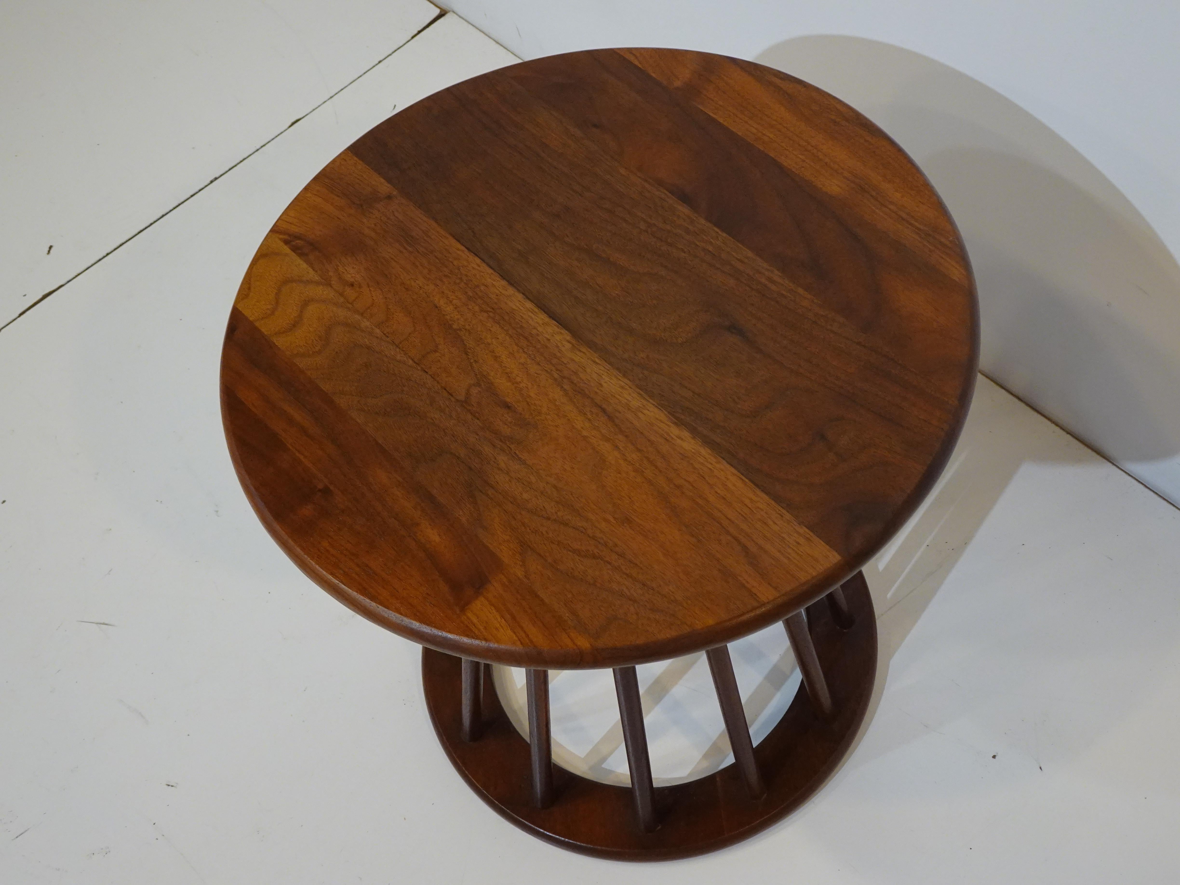 Mid-Century Modern Arthur Umanoff Spindle Base Walnut Side / End Table