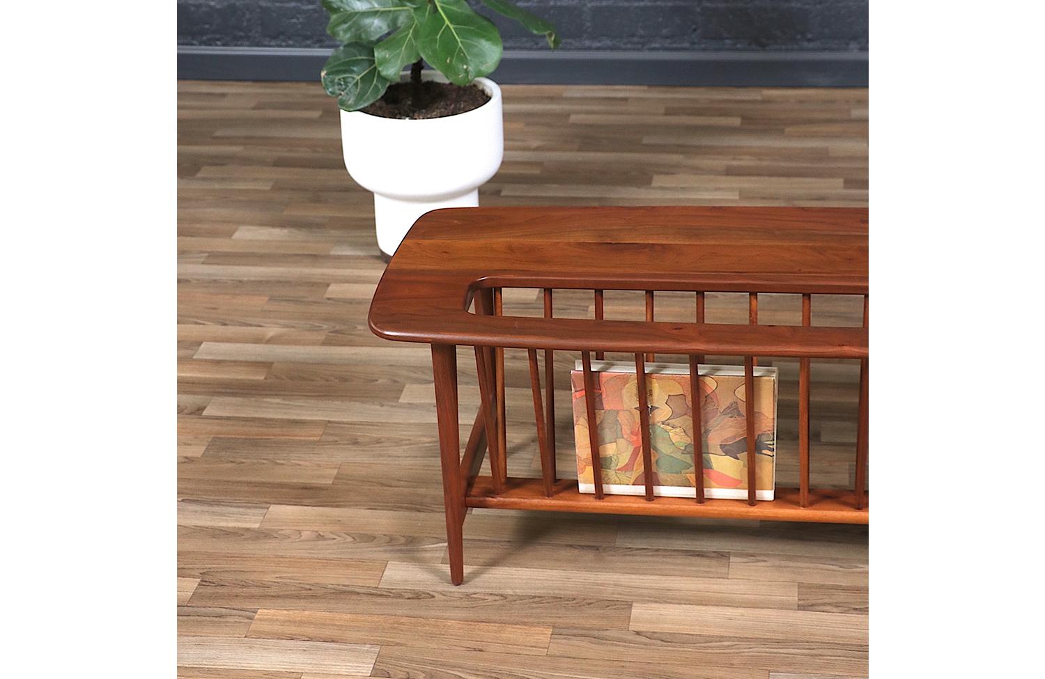 Expertly Restored - Arthur Umanoff Spindle Coffee Table w/ Magazine Shelf For Sale 3