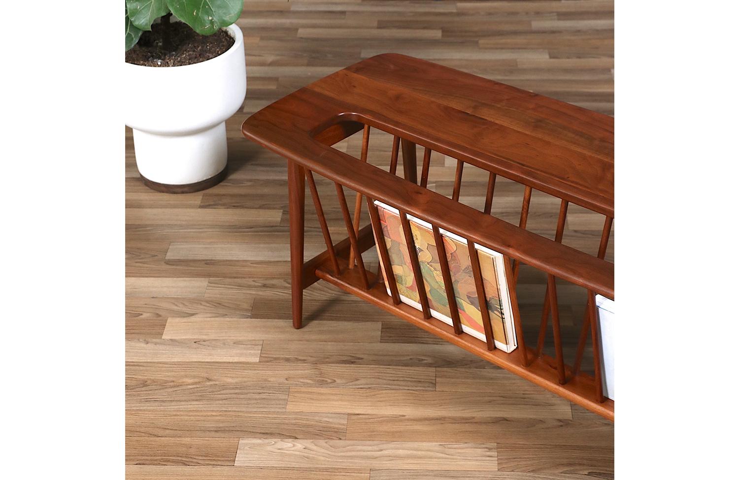 Expertly Restored - Arthur Umanoff Spindle Coffee Table w/ Magazine Shelf For Sale 4