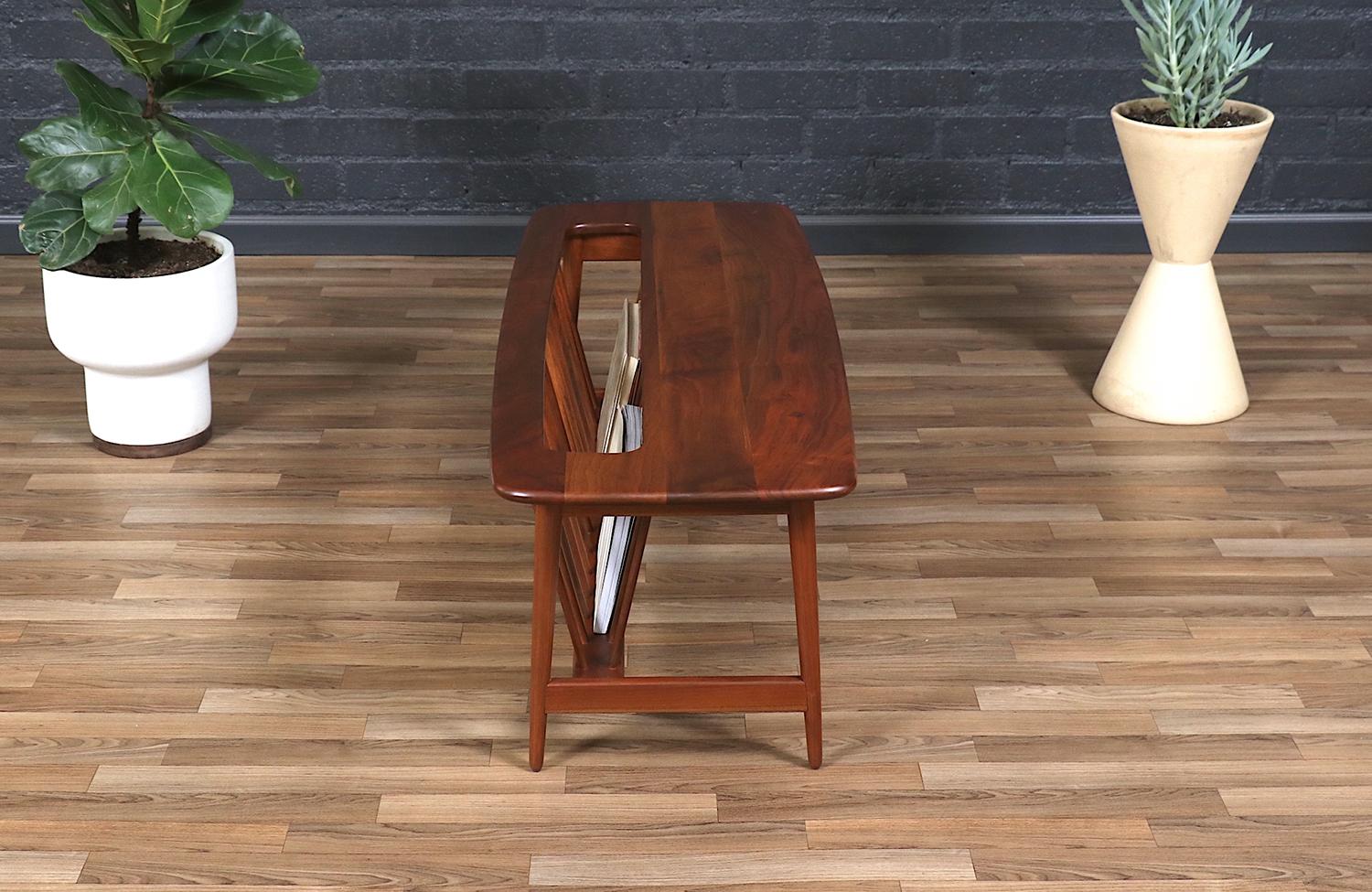 Mid-20th Century Expertly Restored - Arthur Umanoff Spindle Coffee Table w/ Magazine Shelf For Sale