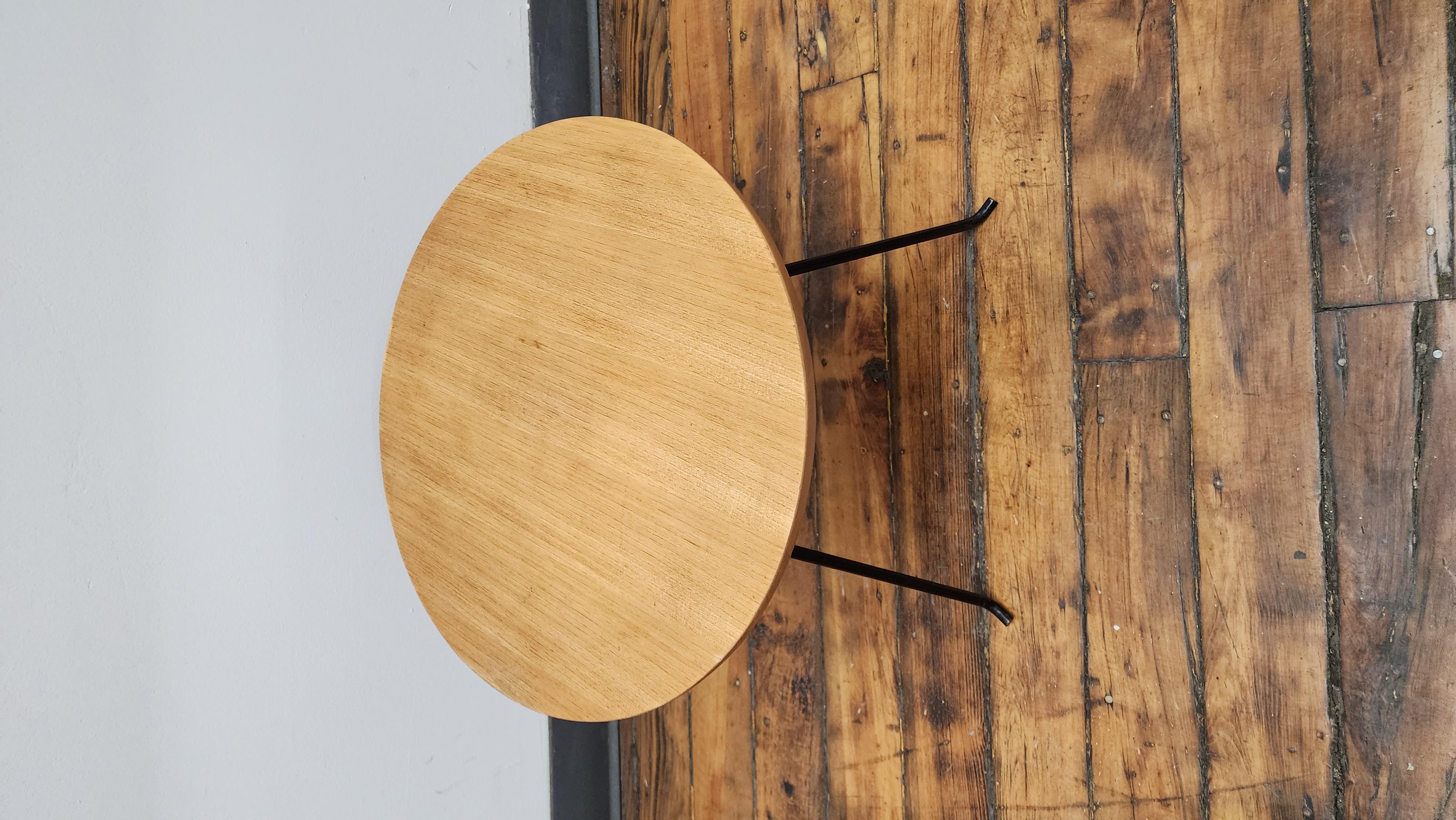 Arthur Umanoff Stil Mid Century Modern Low Beistelltisch (amerikanisch) im Angebot