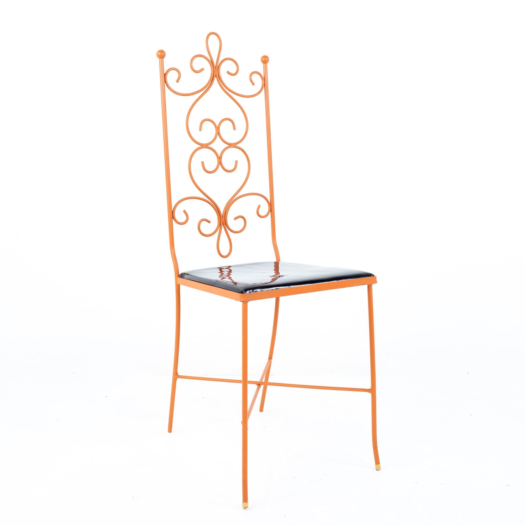 Américain Chaises de salle à manger de style Arthur Umanoff en métal orange du milieu du siècle dernier, lot de 4 en vente