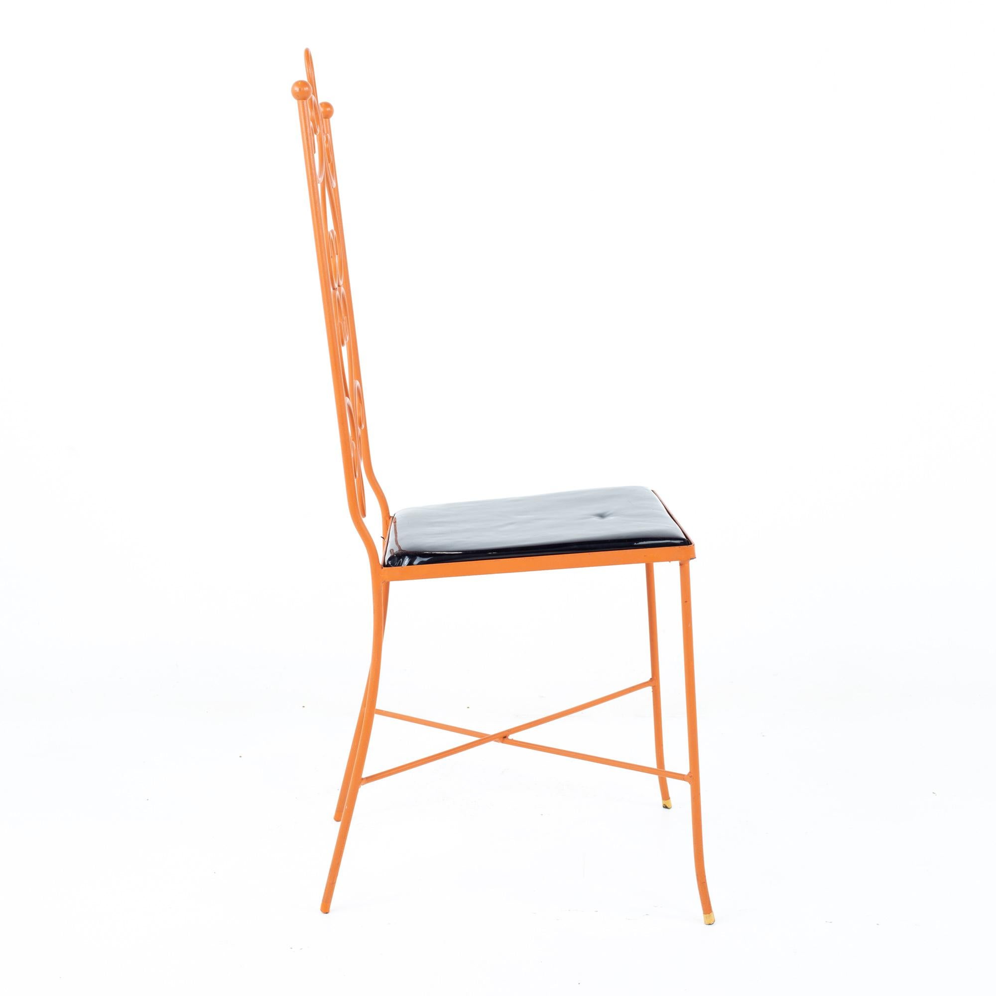 Métal Chaises de salle à manger de style Arthur Umanoff en métal orange du milieu du siècle dernier, lot de 4 en vente