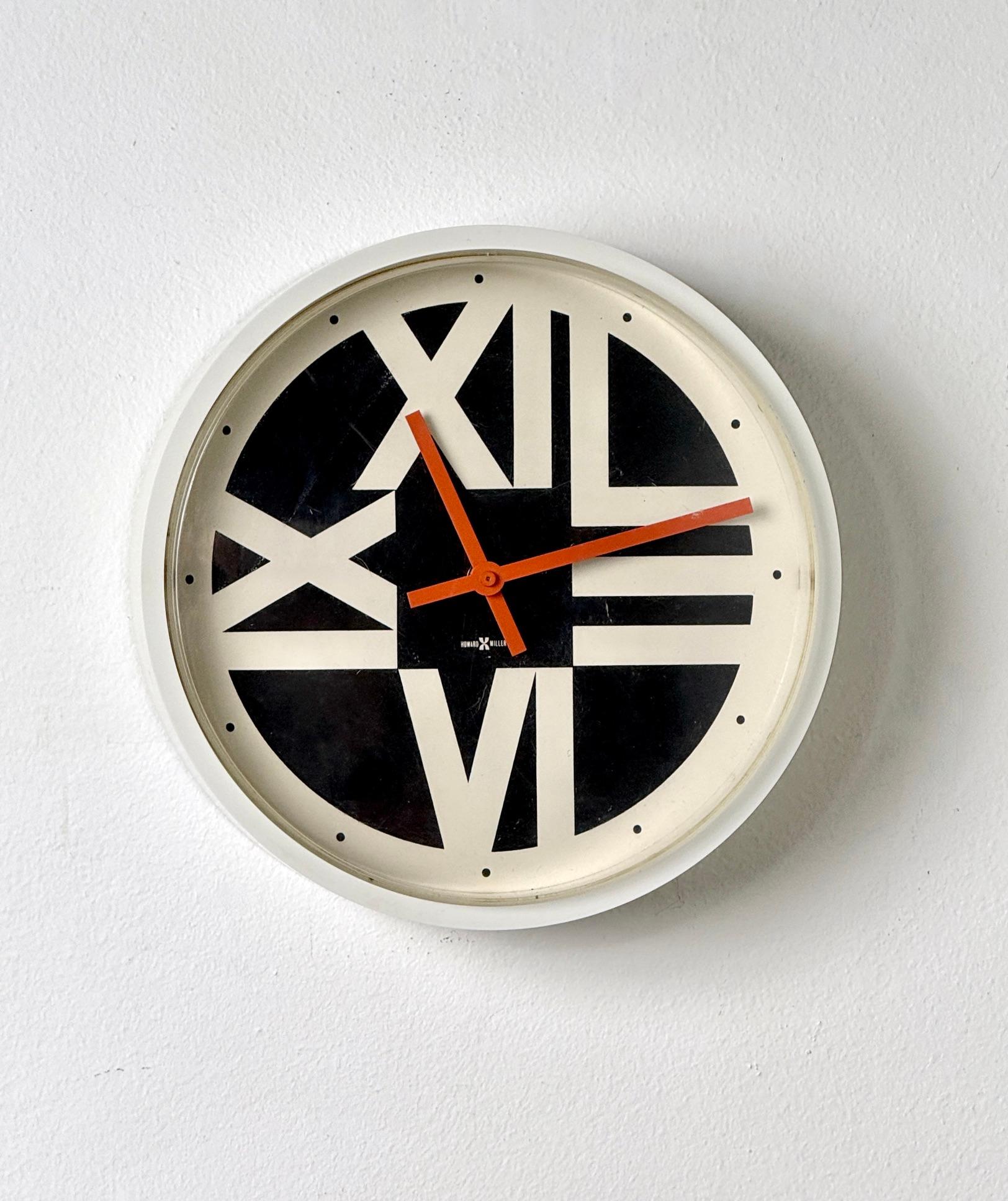 Mid-Century Modern Arthur Umanoff Swing Timer Modernist Black and White Clock Howard Miller 1970s For Sale