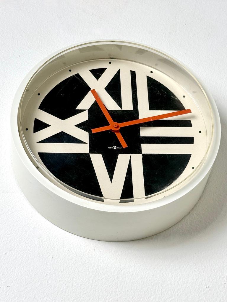 American Arthur Umanoff Swing Timer Modernist Black and White Clock Howard Miller 1970s For Sale