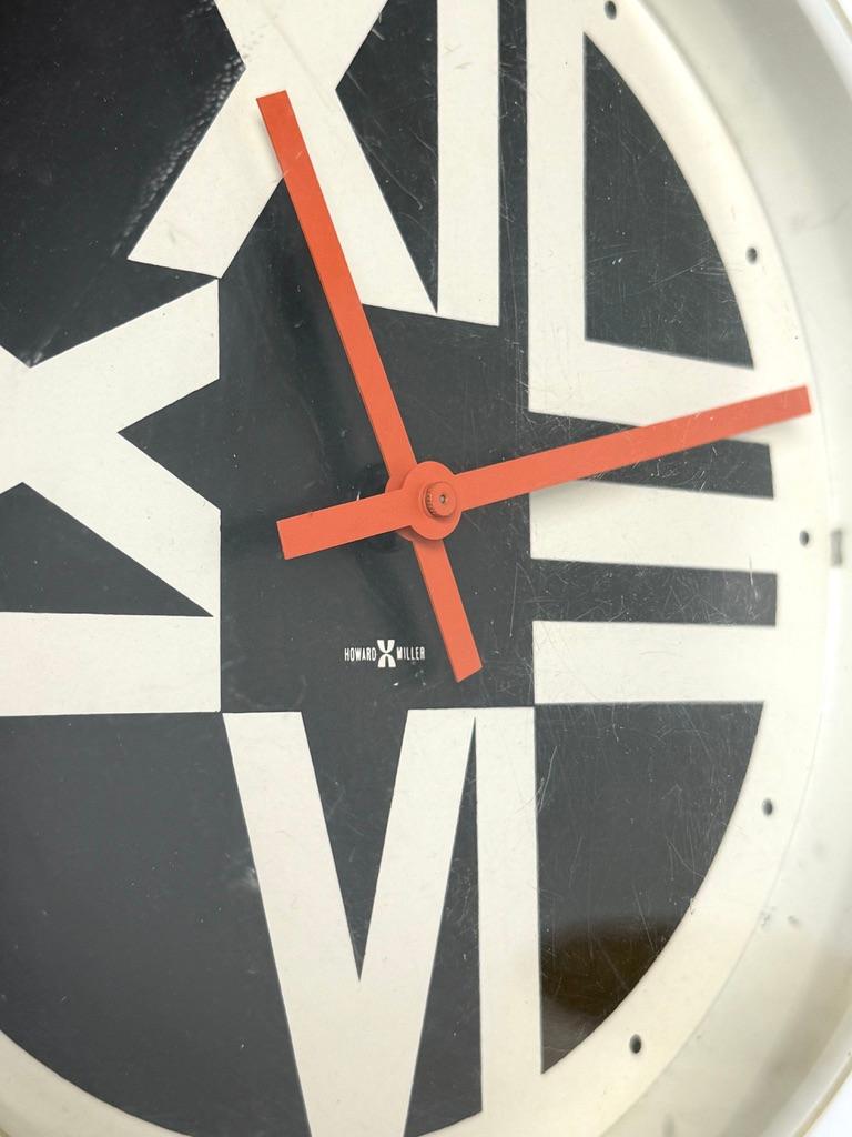 20th Century Arthur Umanoff Swing Timer Modernist Black and White Clock Howard Miller 1970s For Sale