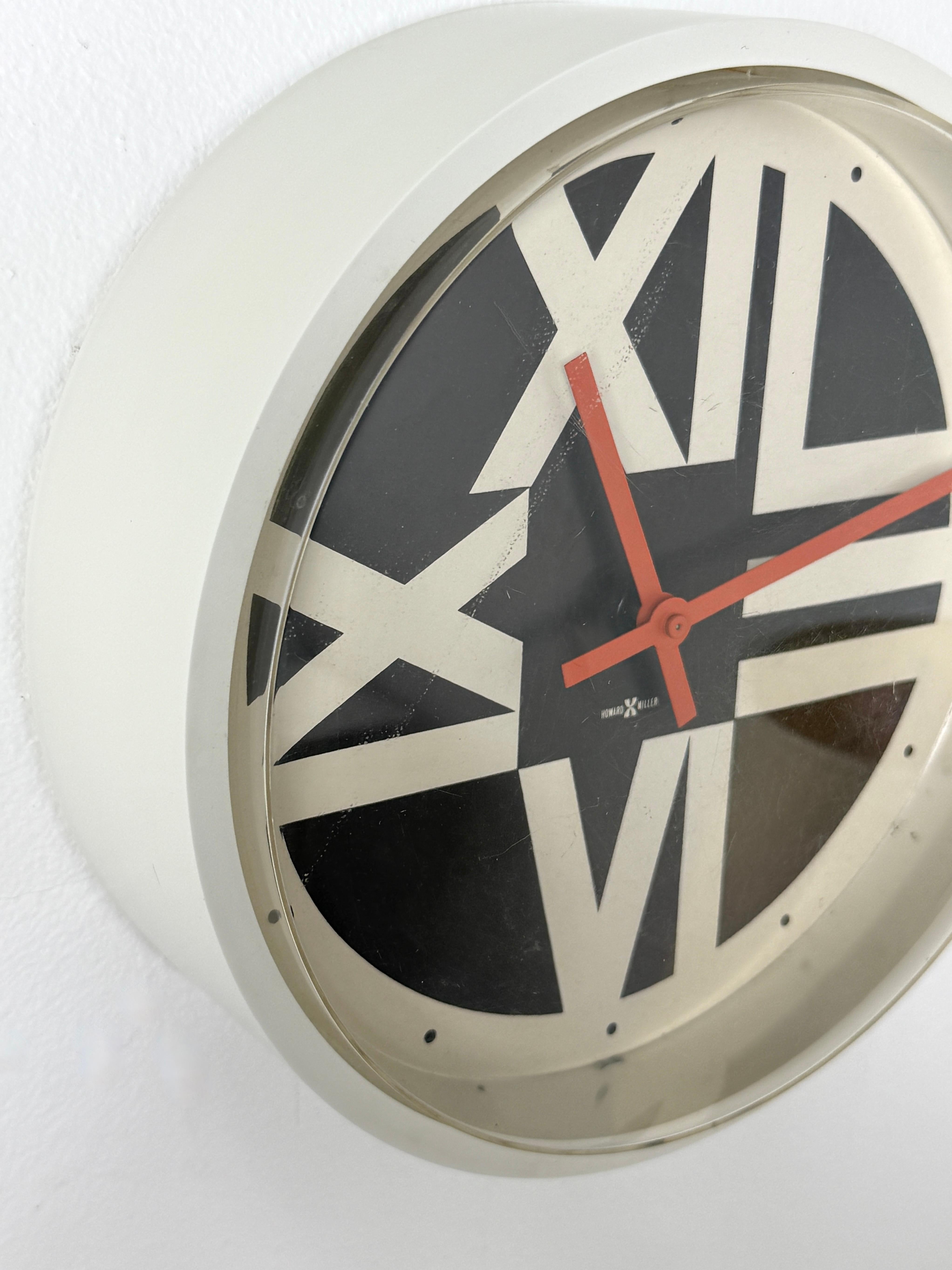 Plastic Arthur Umanoff Swing Timer Modernist Black and White Clock Howard Miller 1970s For Sale