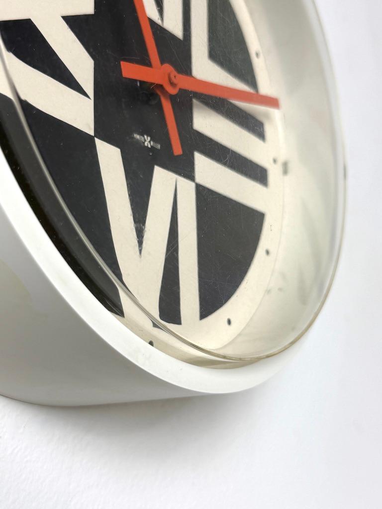 Plastic Arthur Umanoff Swing Timer Modernist Black and White Clock Howard Miller 1970s For Sale