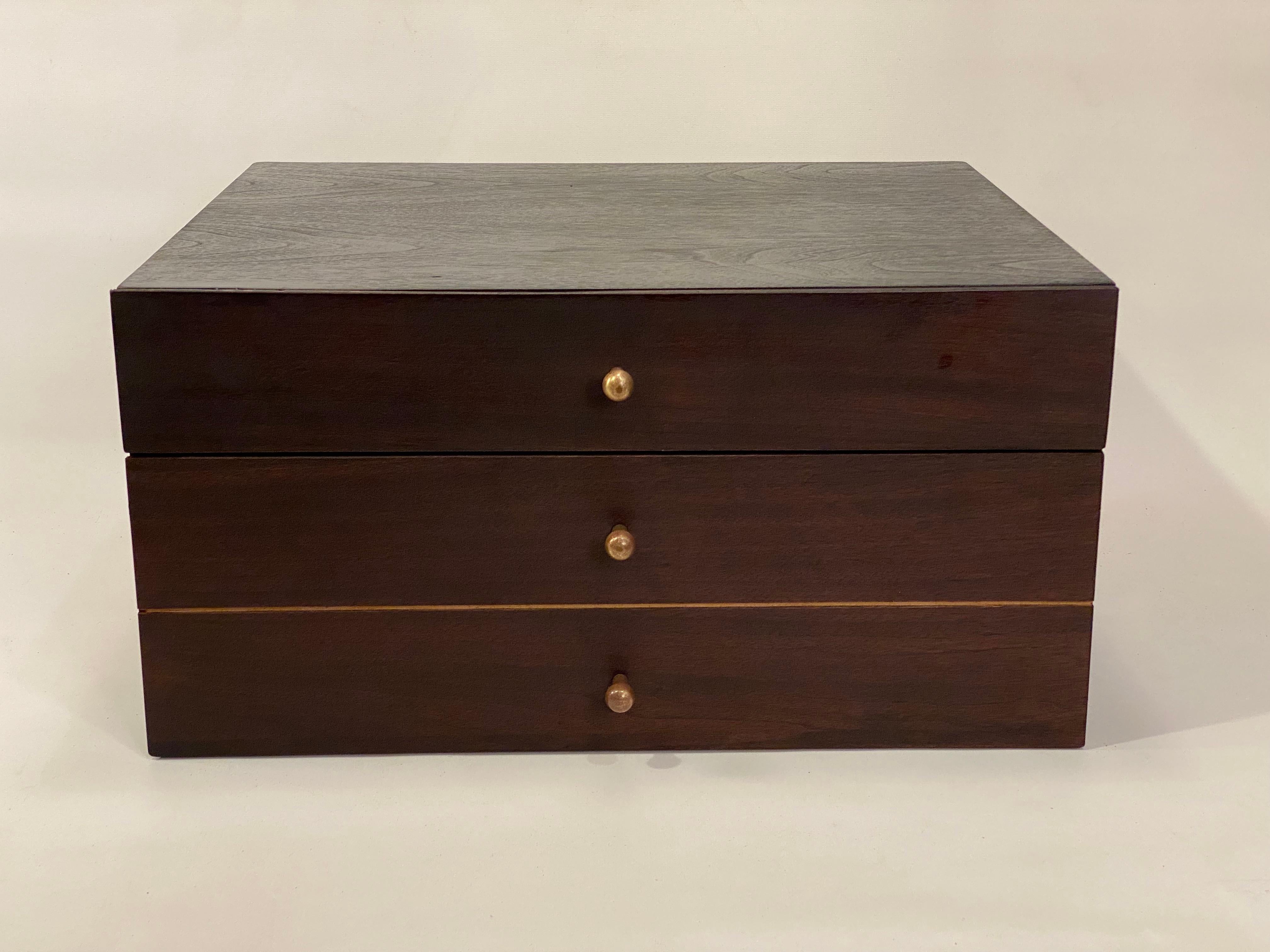 Arthur Umanoff designed two drawer cabinet no. 618 for The Elton Company. Ebonized walnut case with dark walnut finished drawers. A nice bit of color contrast. One slim line top drawer with a single larger bottom drawer (that actually looks like two