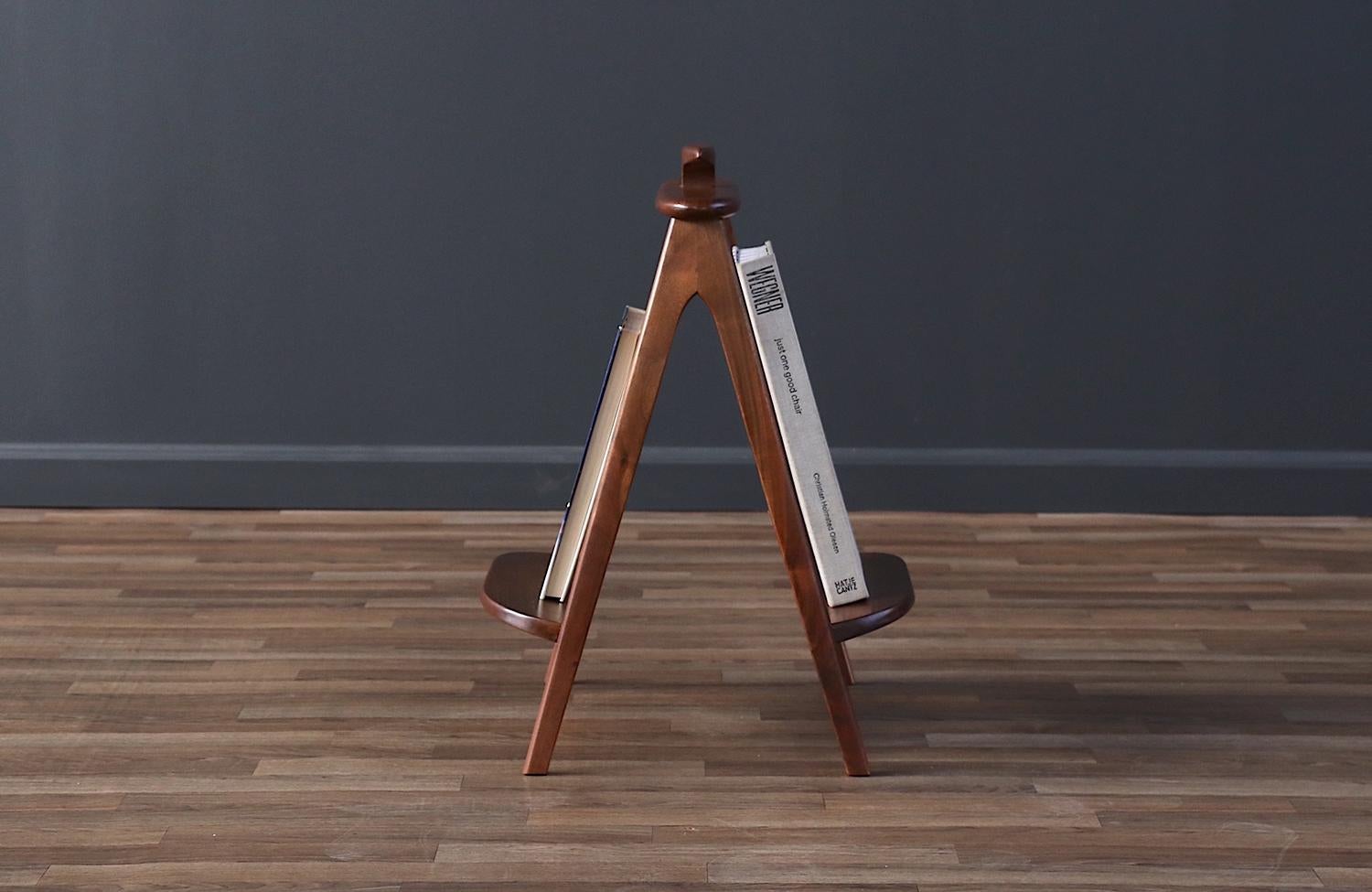 Porte-revues sculpté Arthur Umanoff pour Washington Woodcraft Excellent état - En vente à Los Angeles, CA