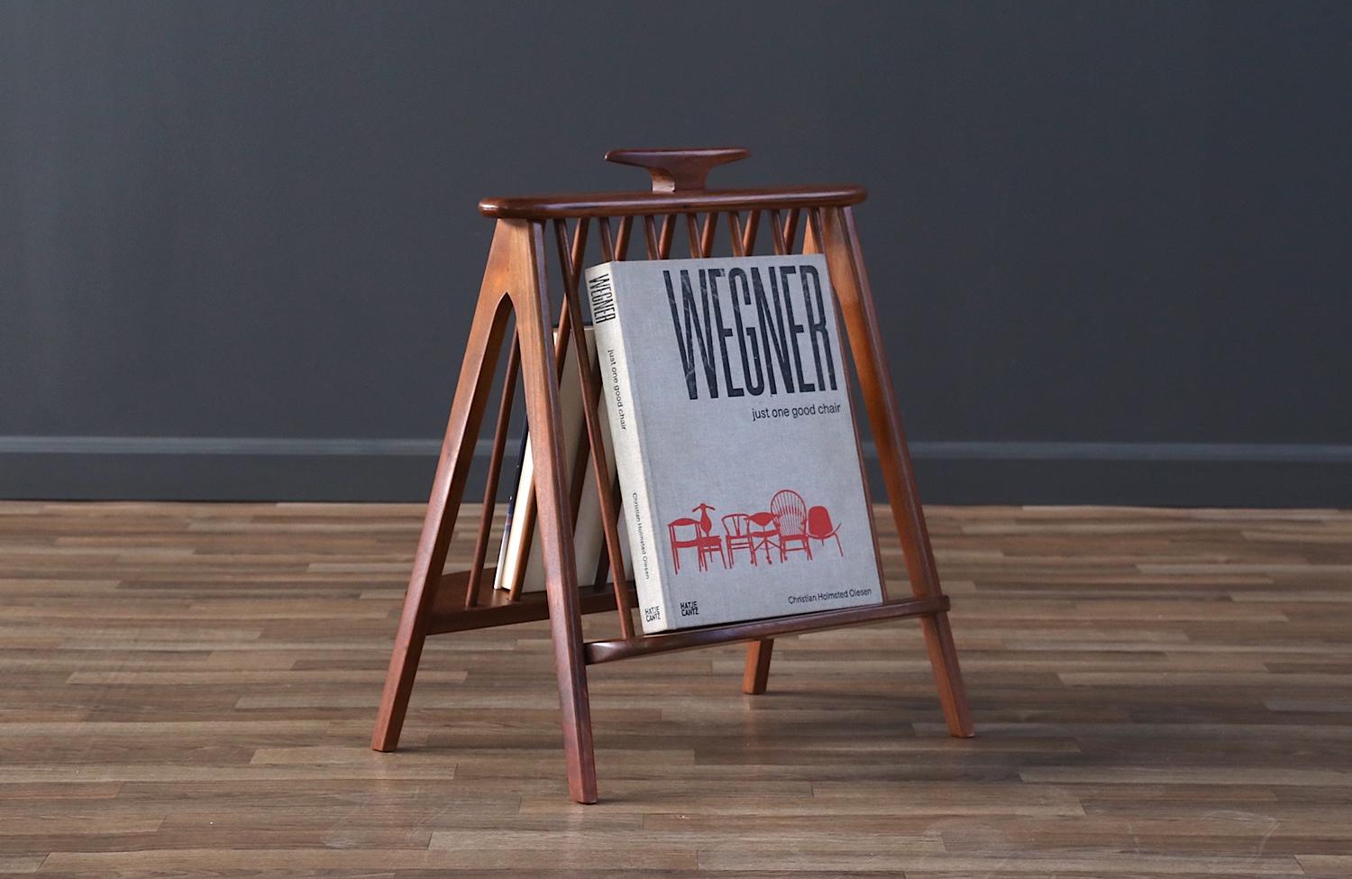 Porte-revues sculpté Arthur Umanoff pour Washington Woodcraft en vente 1