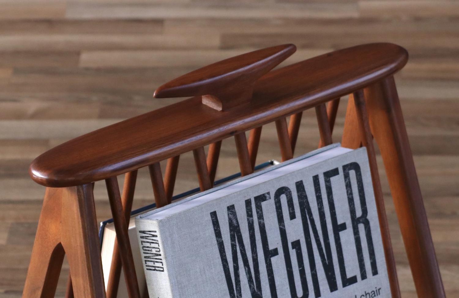 Porte-revues sculpté Arthur Umanoff pour Washington Woodcraft en vente 2