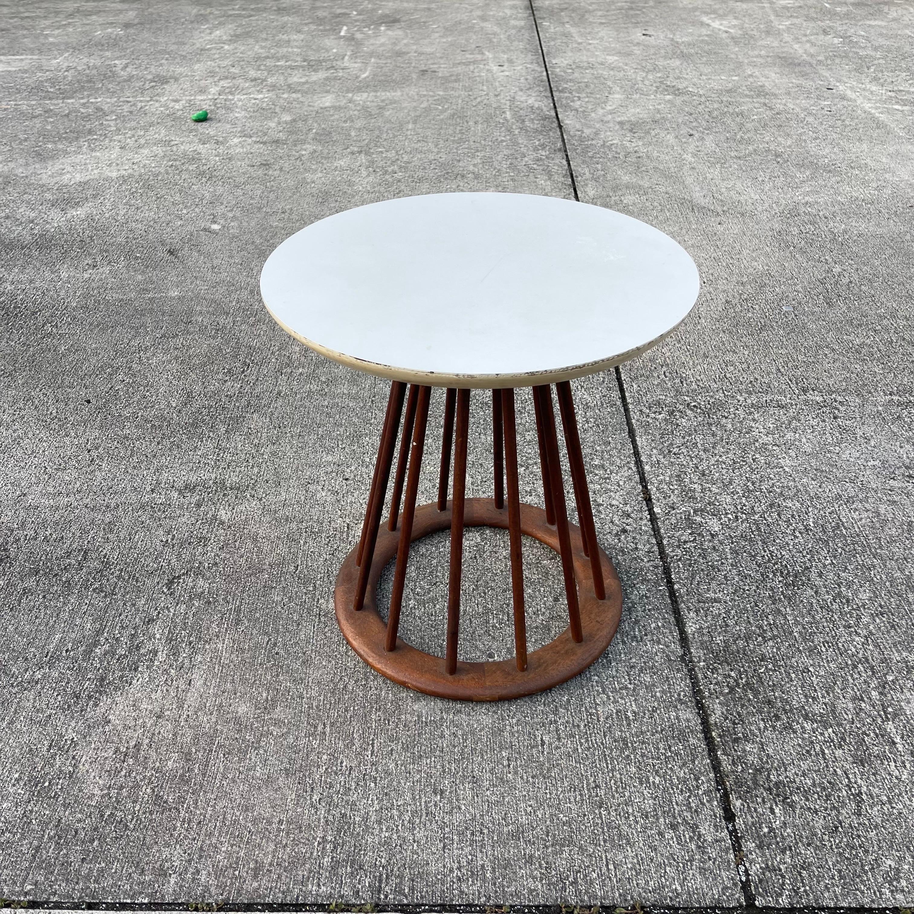 Arthur Umanoff Walnut Spindle Side Table, Mid-Century Modern c.1960s In Good Condition For Sale In Jensen Beach, FL