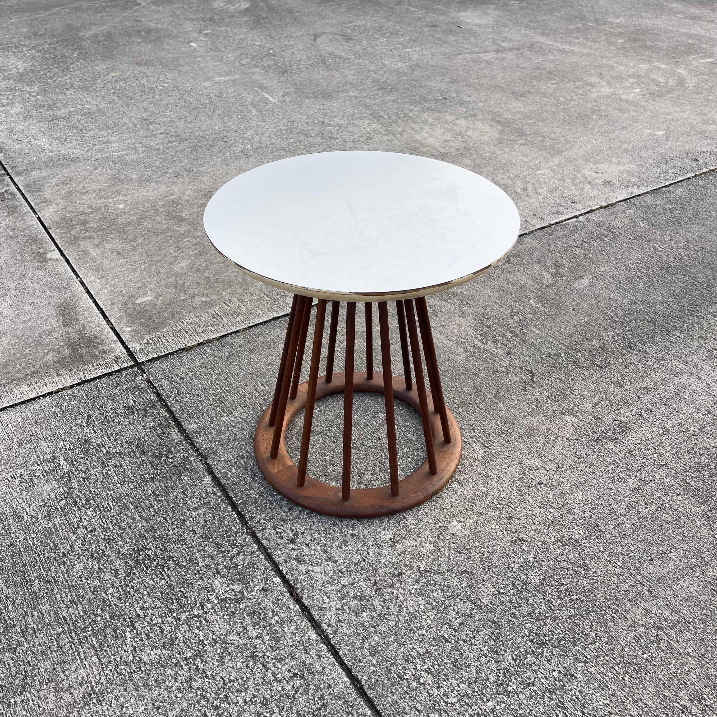 Laminate Arthur Umanoff Walnut Spindle Side Table, Mid-Century Modern c.1960s For Sale