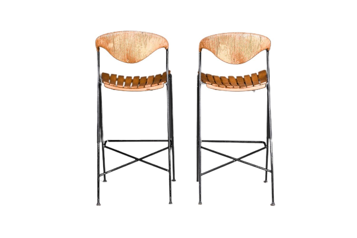 Arthur Umanoff Wrought Iron Paper Cord Bar Stools Pair In Good Condition In Baltimore, MD