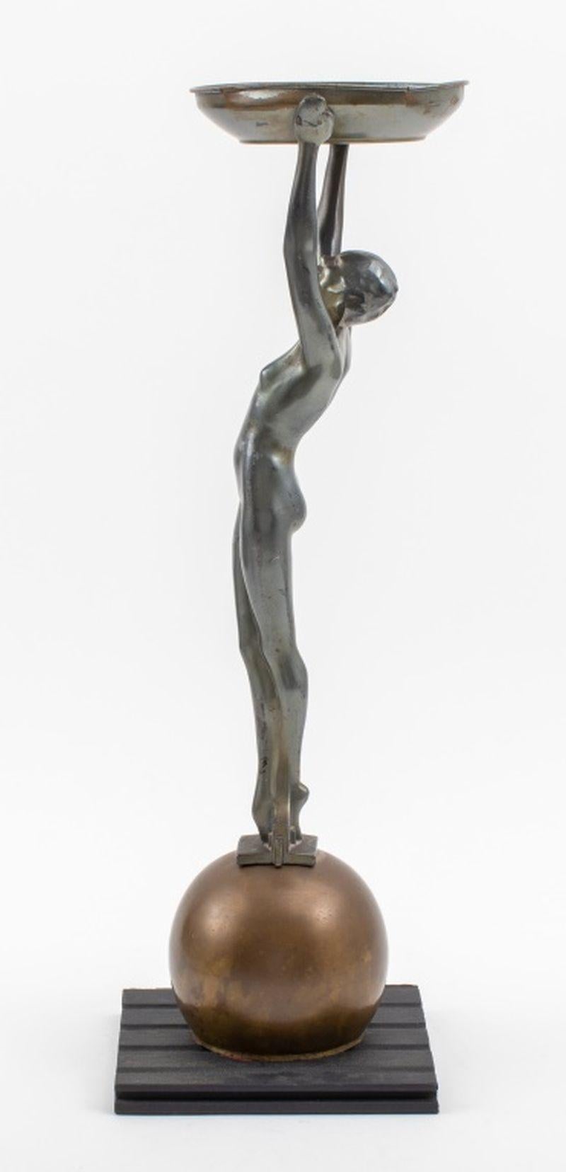Art Déco Arthur von Frankenburg Figura femminile che fuma in vendita