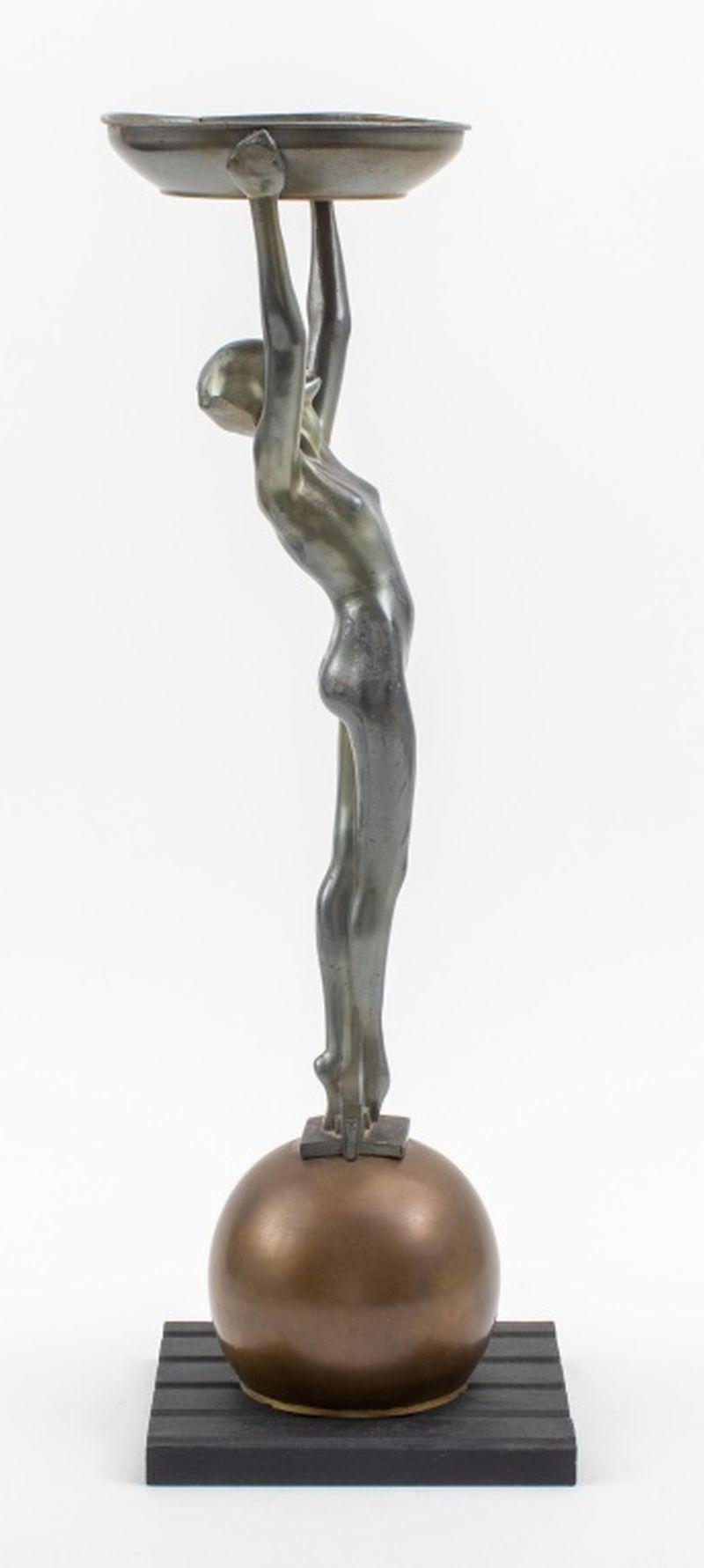 Metallo Arthur von Frankenburg Figura femminile che fuma in vendita