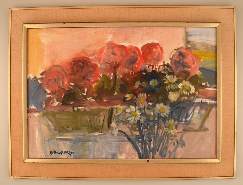 Arthur Y. Nilsson (b. 1923), listed Swedish artist. 
Oil on canvas. Arrangement with flowers. Mid-20th century.
The canvas measures: 61 x 42 cm.
The frame measures: 8 cm.
In excellent condition.
Signed.