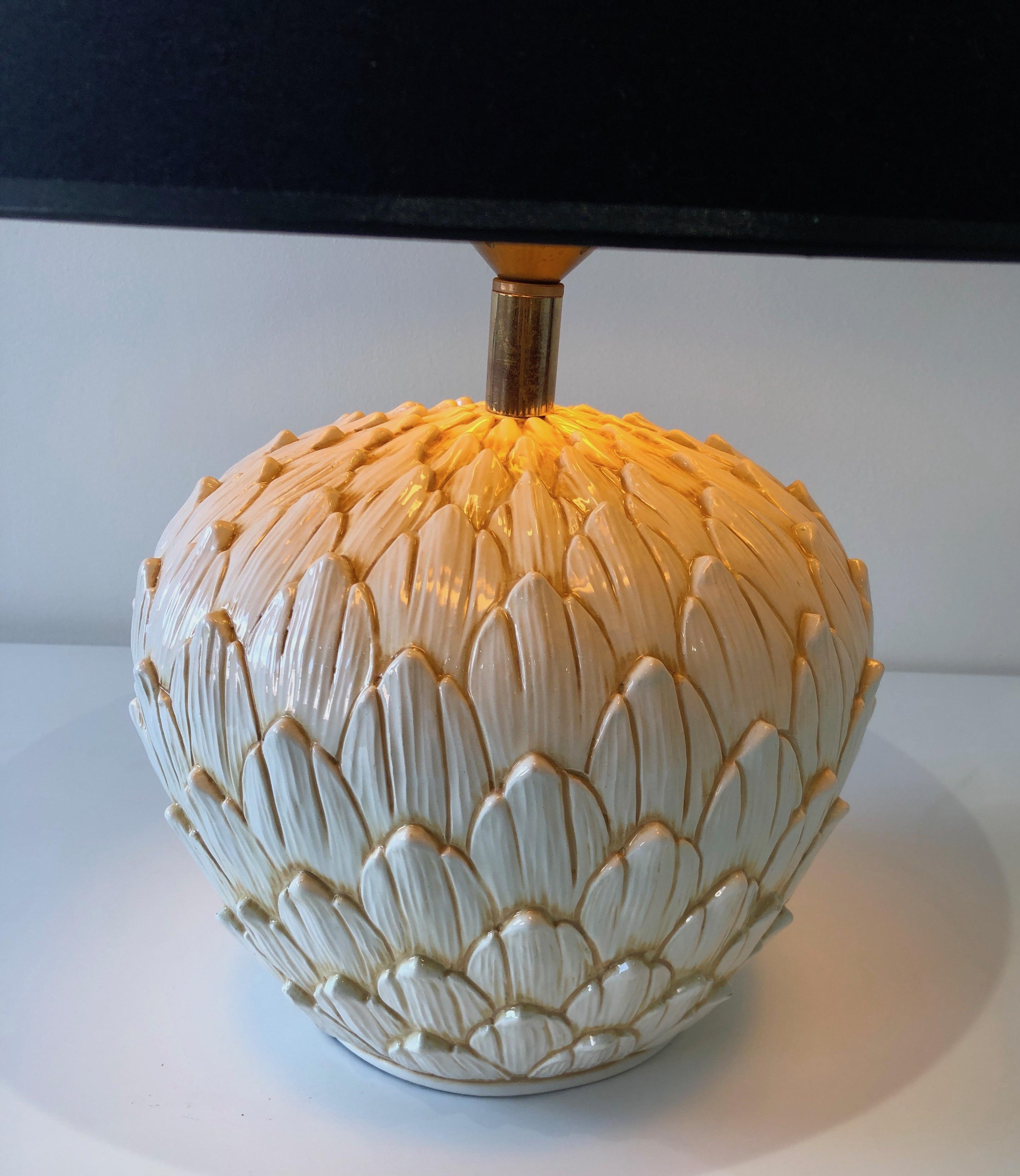 Lampe de table en céramique artichaut, française, vers 1970 Bon état - En vente à Marcq-en-Barœul, Hauts-de-France