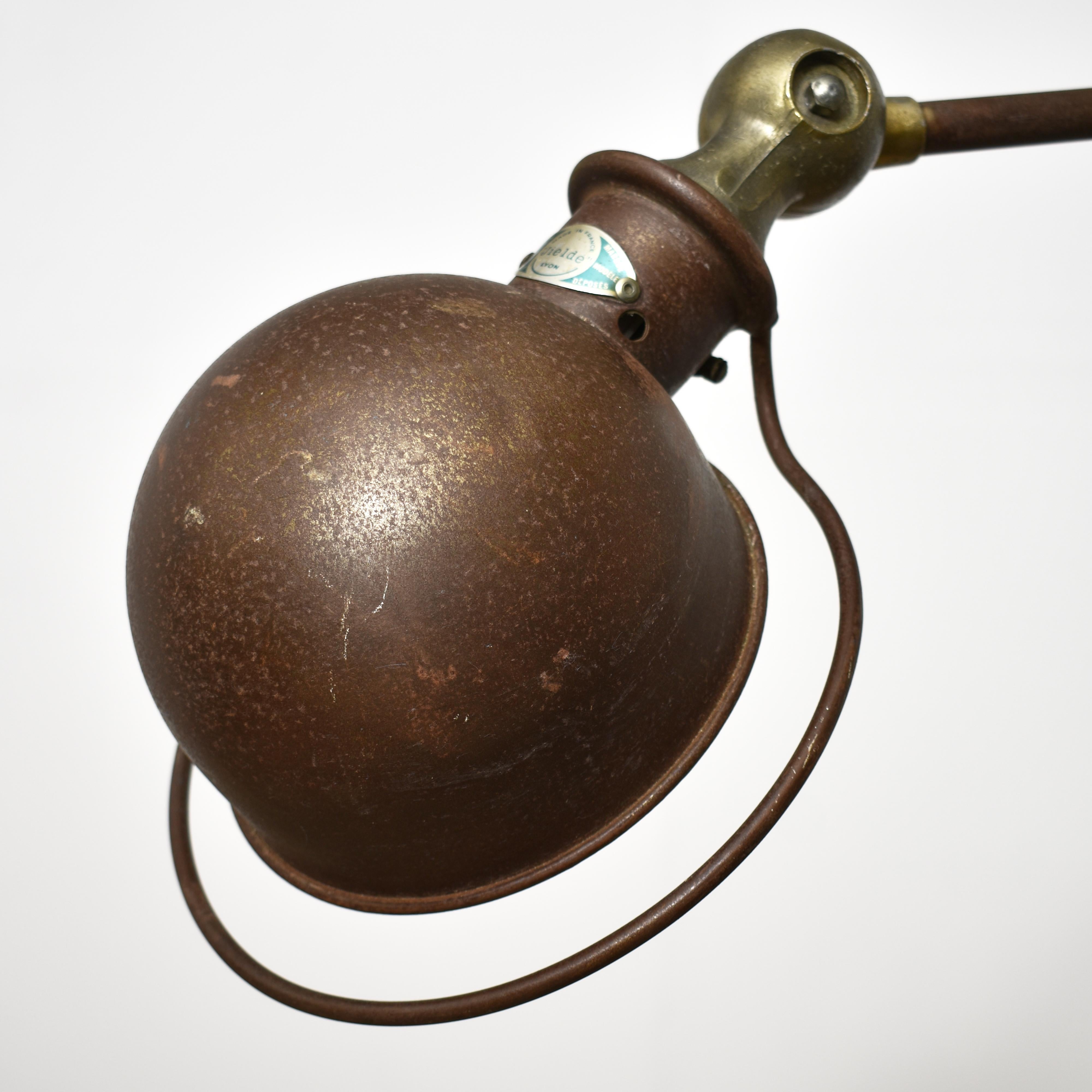 Forgé Lampadaire Jielde industriel français ancien articulé à 4 bras en vente