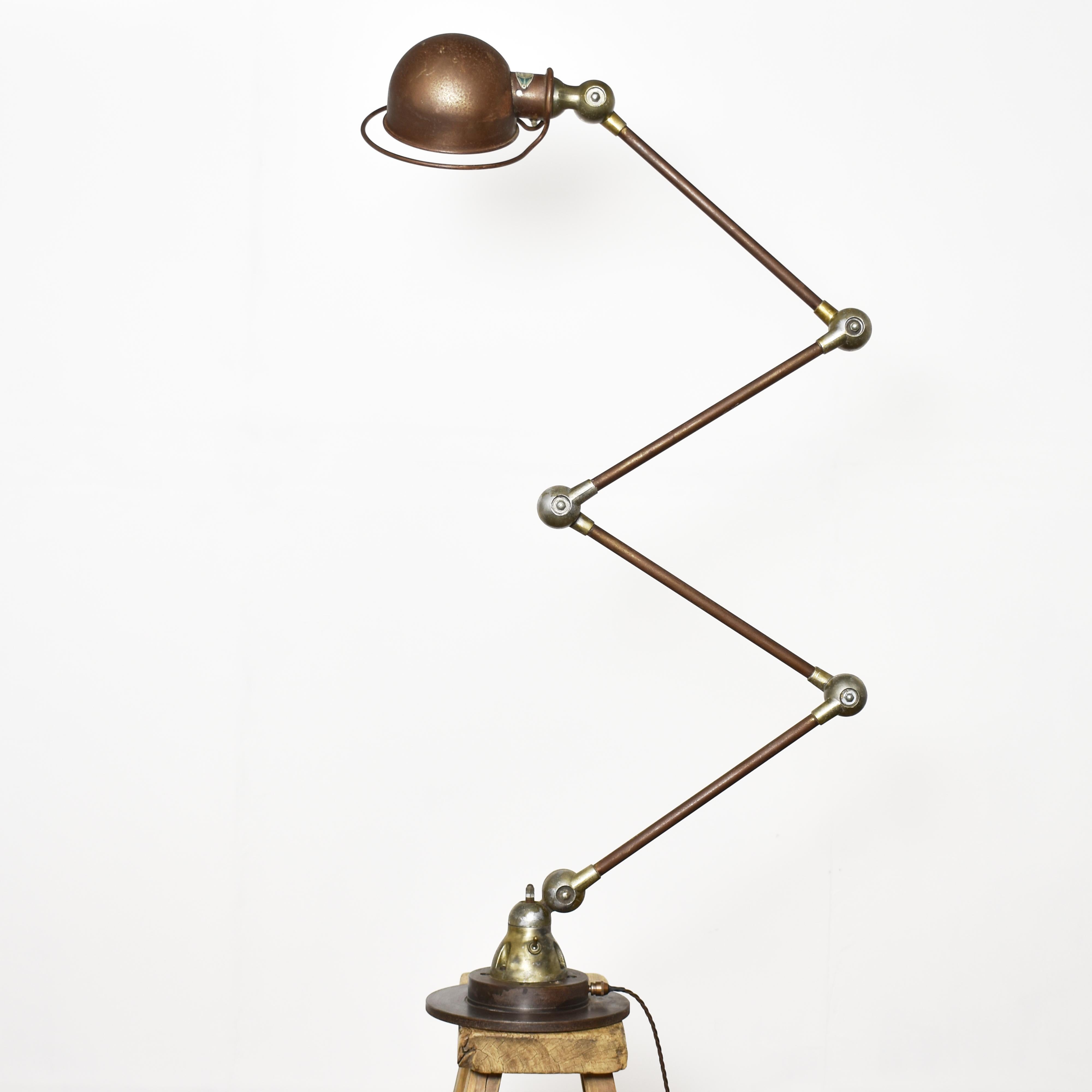 Acier Lampadaire Jielde industriel français ancien articulé à 4 bras en vente