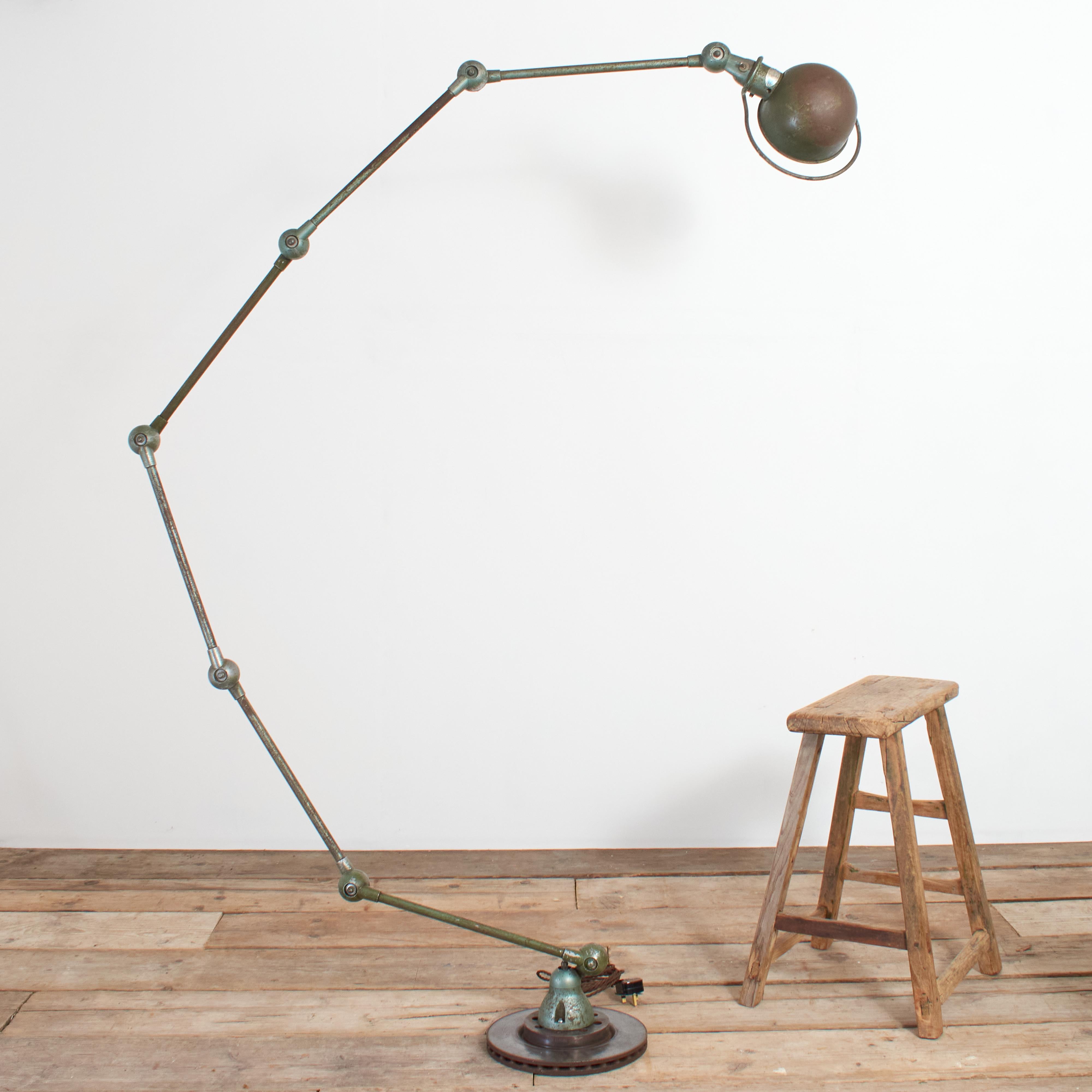 Mid-Century Modern Lampadaire Jielde industriel français ancien articulé à 6 bras en vente