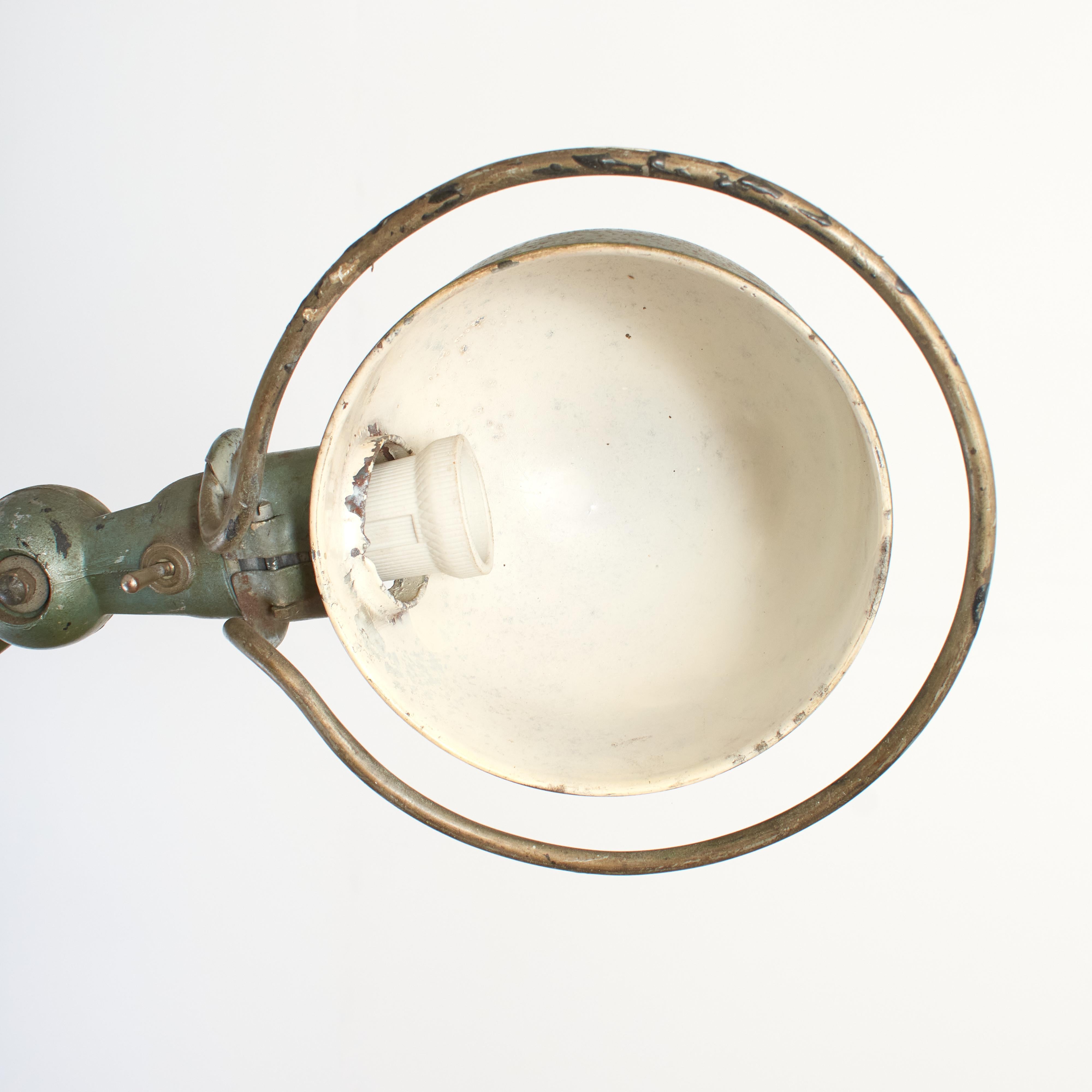 Lampadaire Jielde industriel français ancien articulé à 6 bras Bon état - En vente à Stockbridge, GB