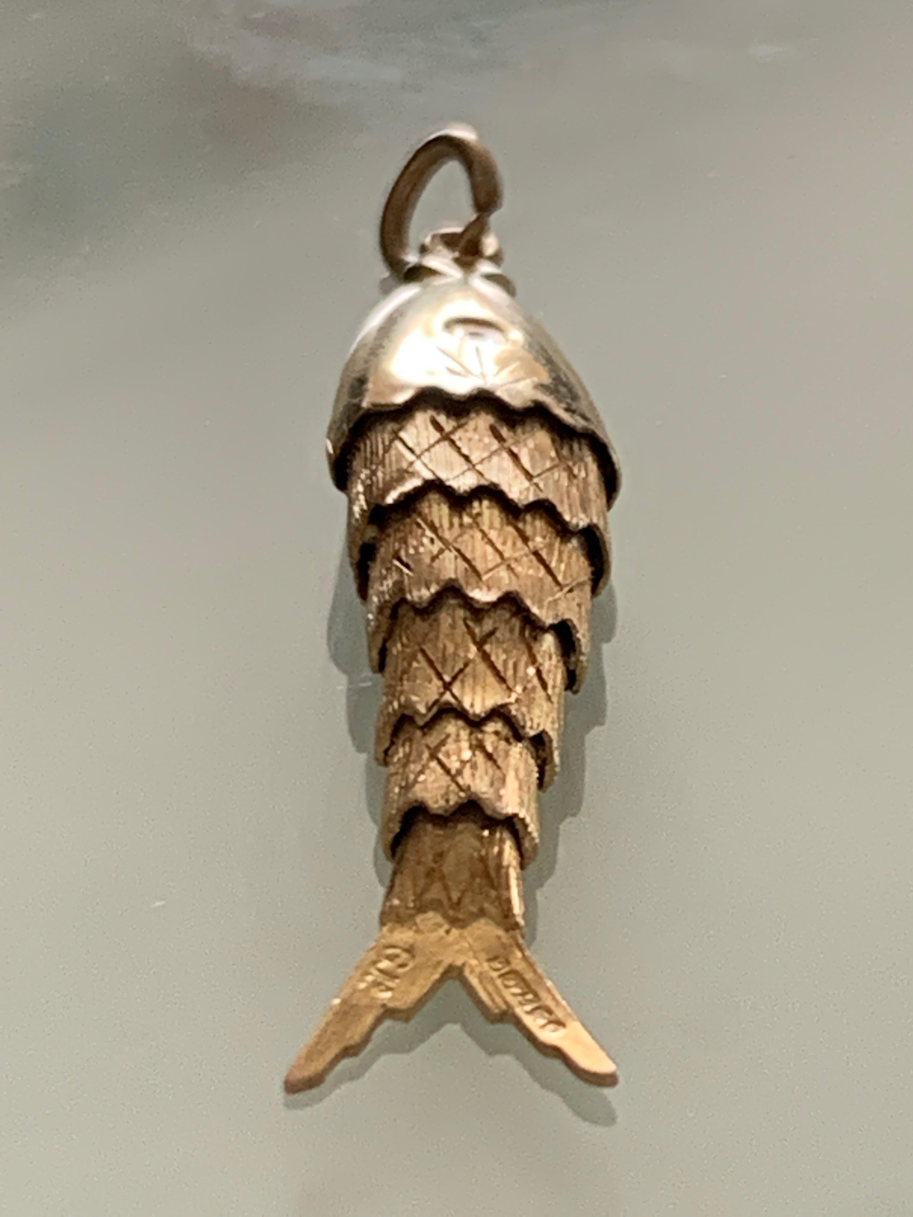 Pendentif poisson articulé en or 9ct par Georg Jensen en vente 2