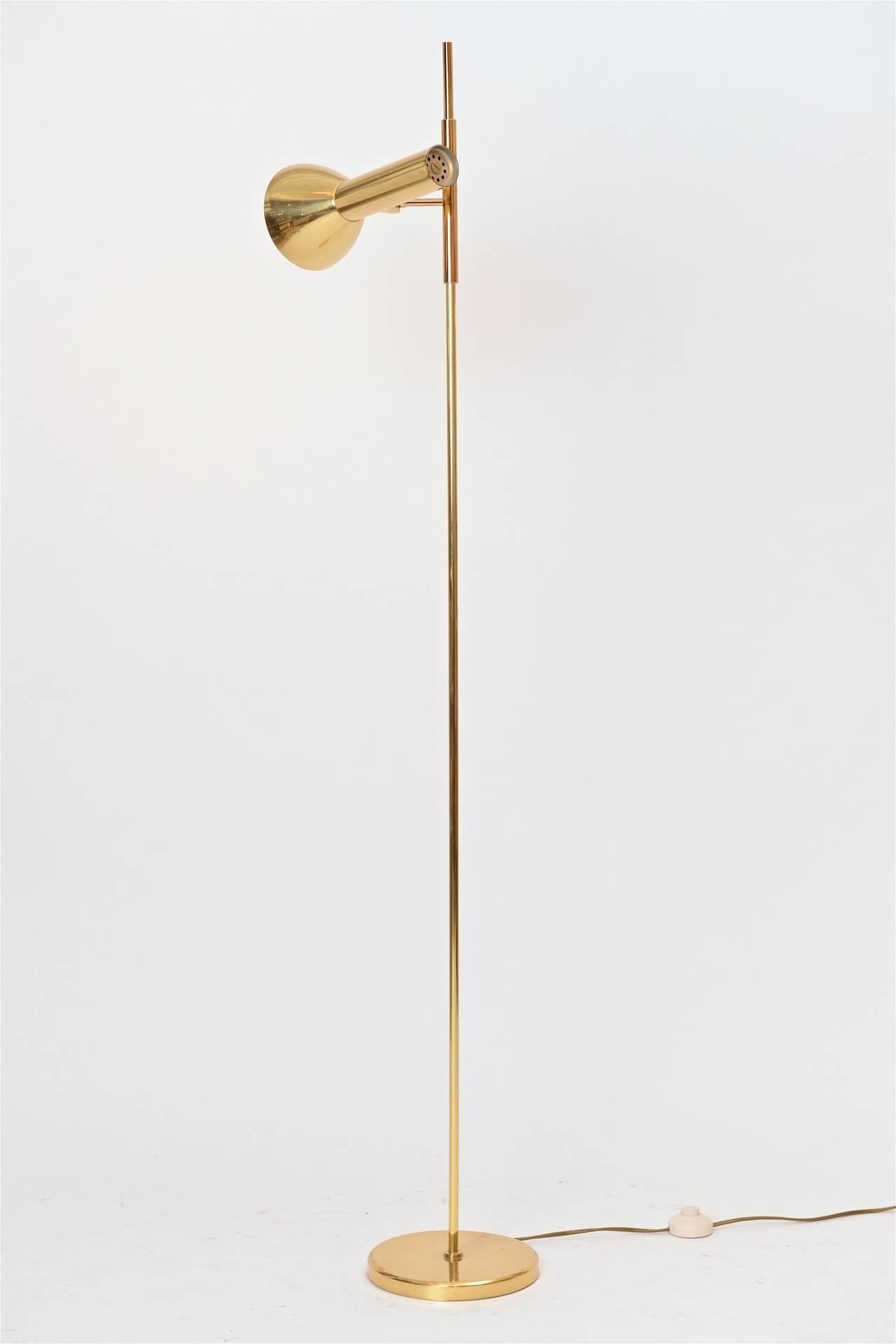 Articulated Brass Floor Lamp In Excellent Condition In London, GB