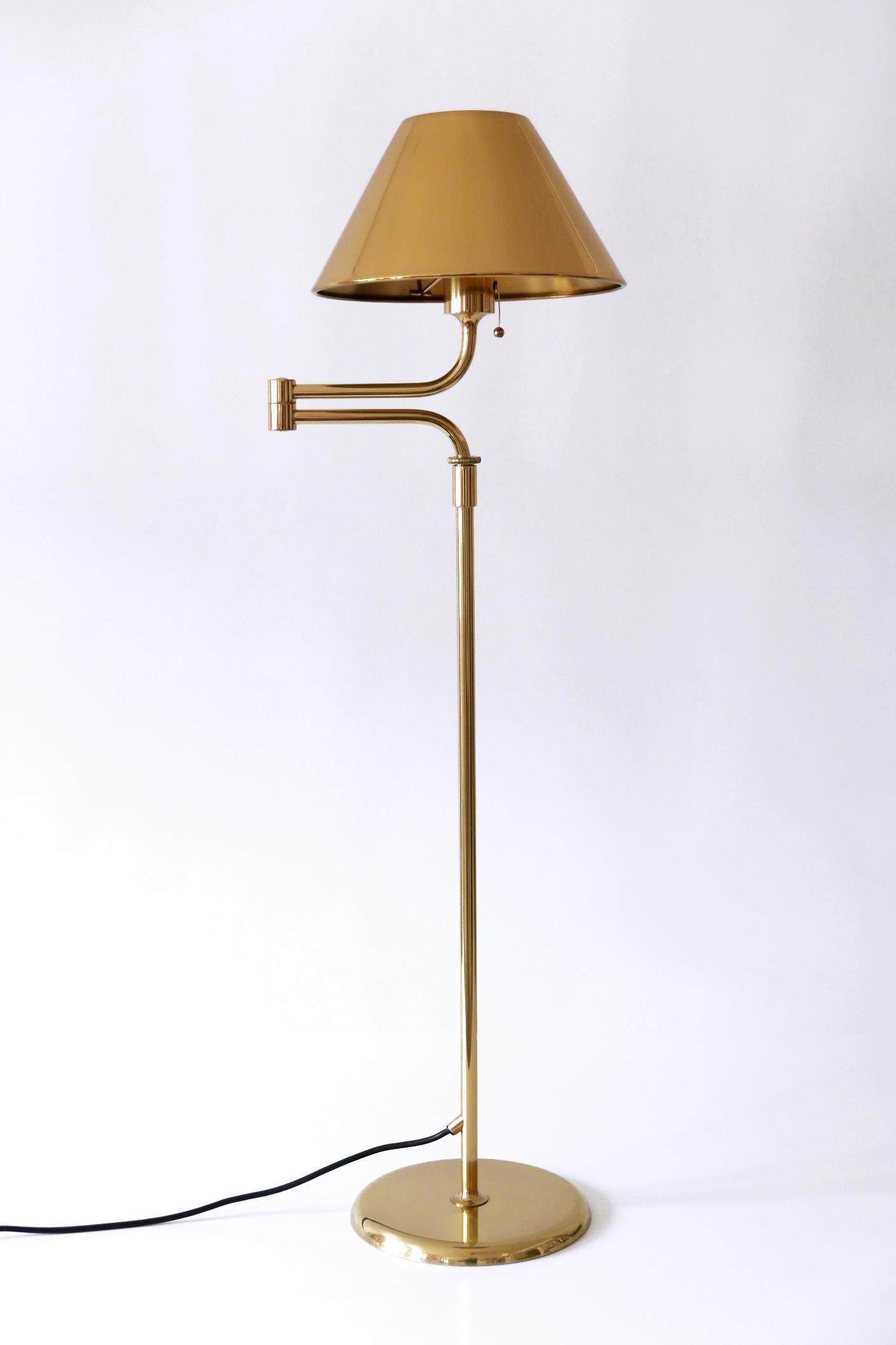 Articulated Brass Floor Lamp or Reading Light by Florian Schulz 1980s Germany In Good Condition In Munich, DE