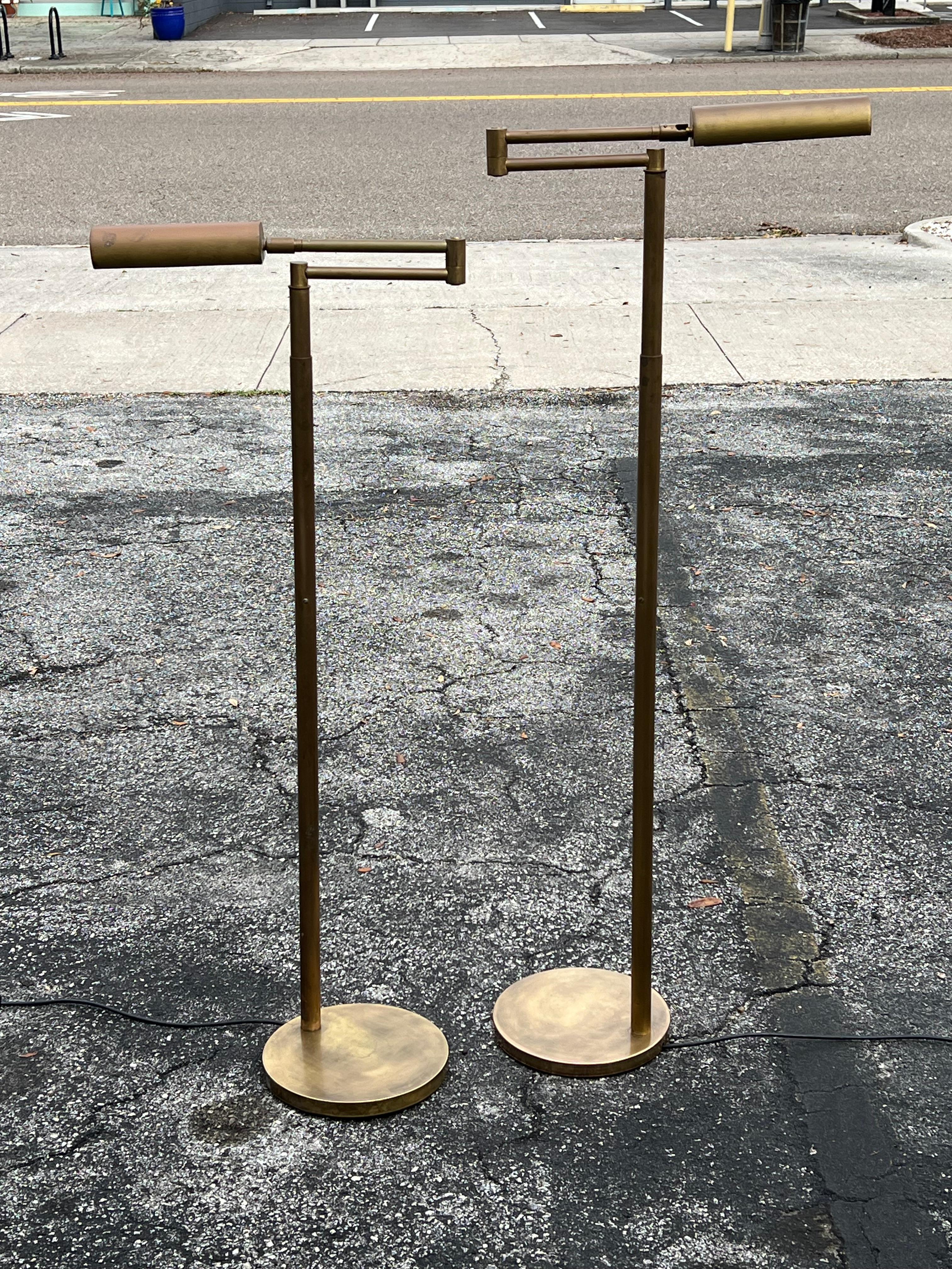 Lampade da terra articolate in ottone di Koch & Lowy in vendita 5