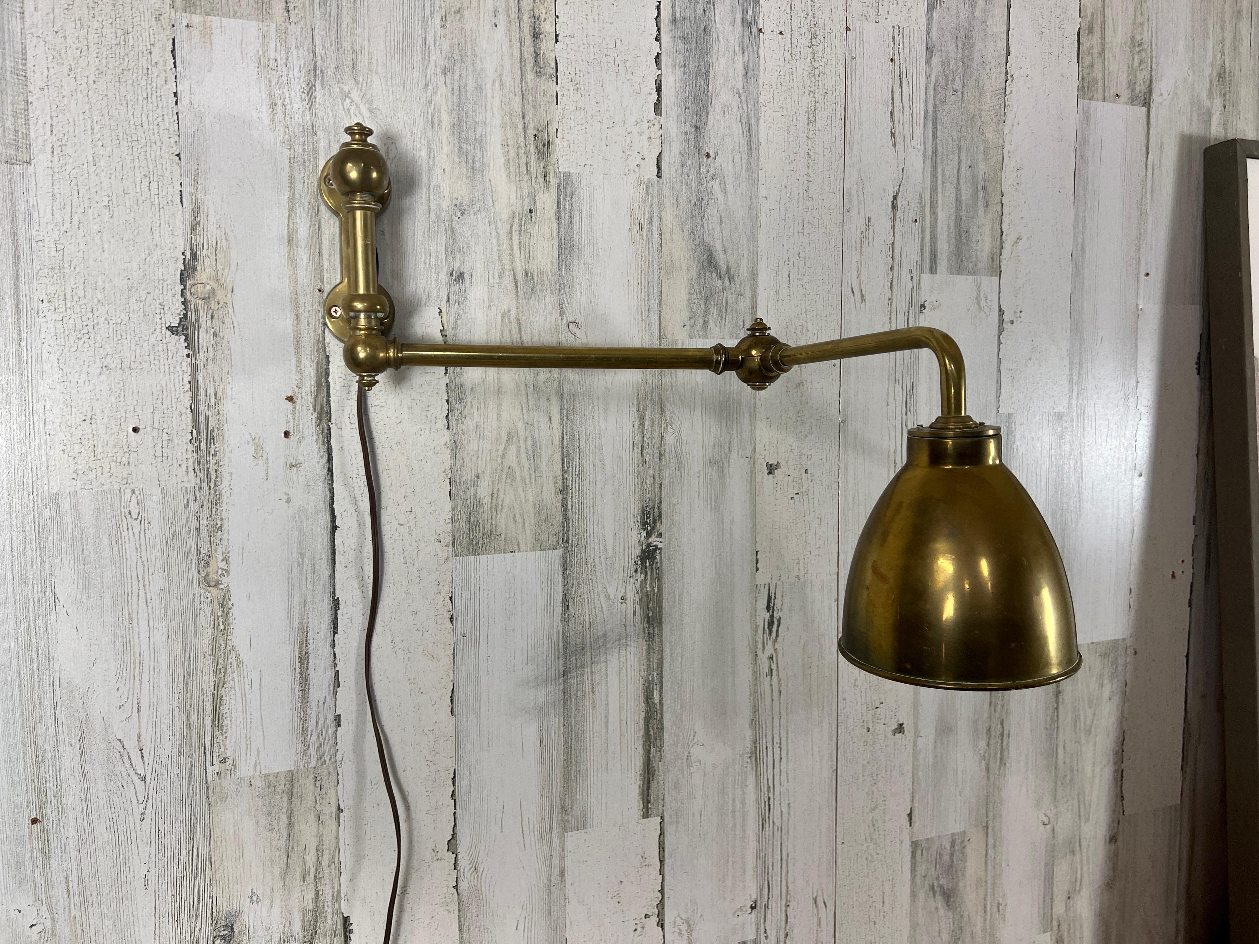  Articulated Brass Sconce In Good Condition For Sale In Denton, TX