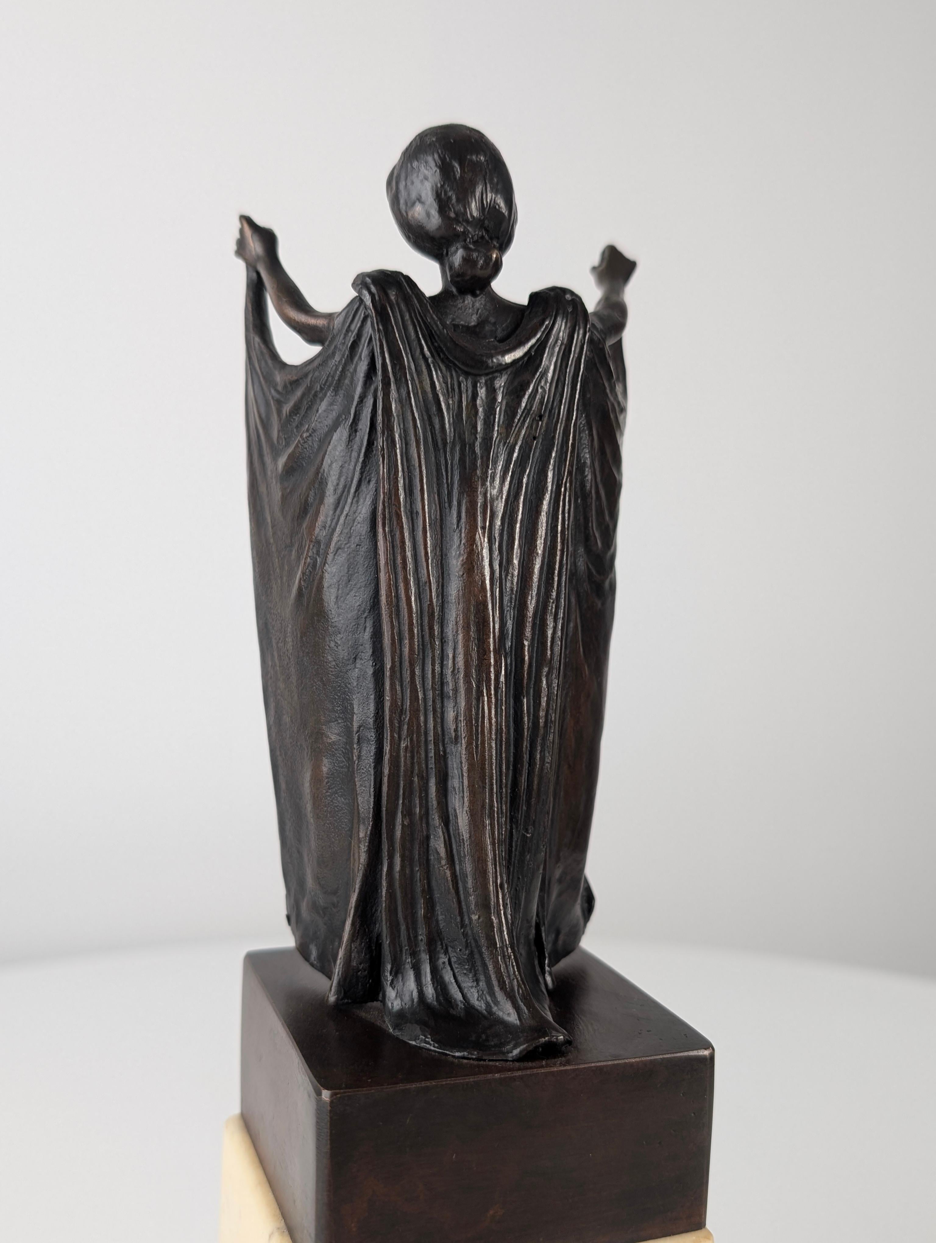 Escultura articulada de mujer en bronce de Carl Kauba, 1900 en venta 7