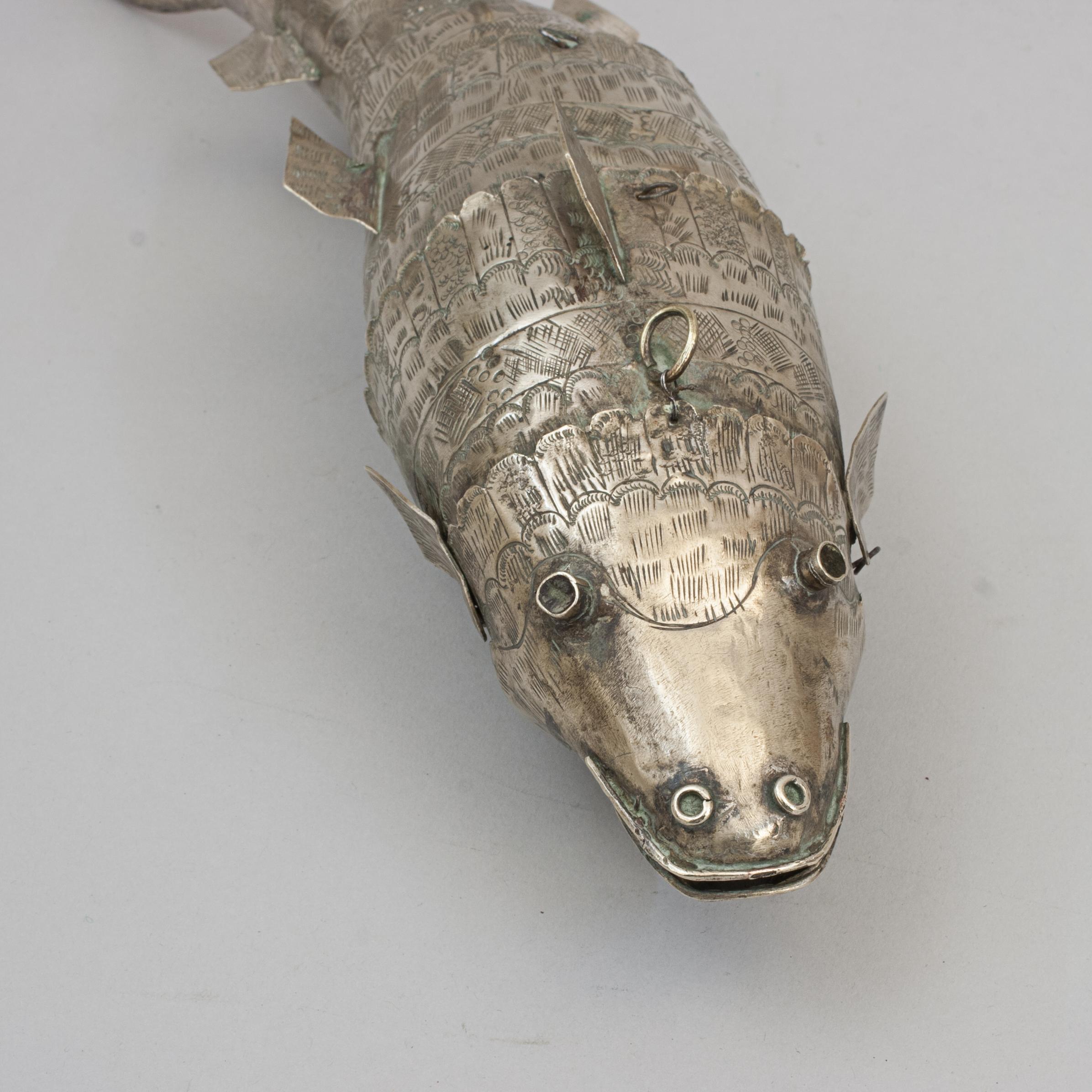 Articulated Burmese Fish Box In Good Condition In Oxfordshire, GB