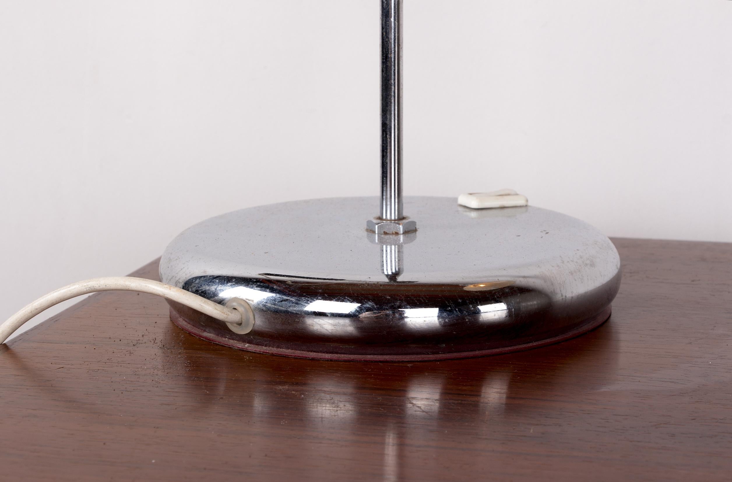 Gelenkige Schreibtischlampe aus verchromtem Metall von André Lavigne für Aluminor 1960. im Angebot 1